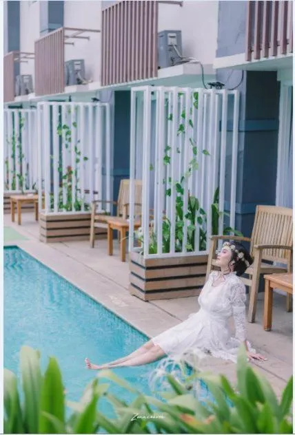 Swimming pool in Front One Akshaya Hotel Karawang