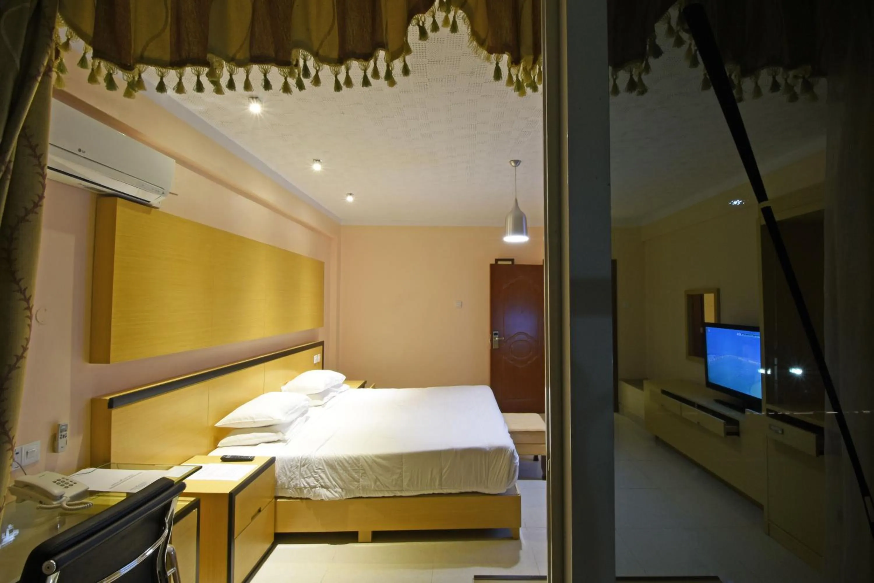 Bed in Imperial Golf View Hotel