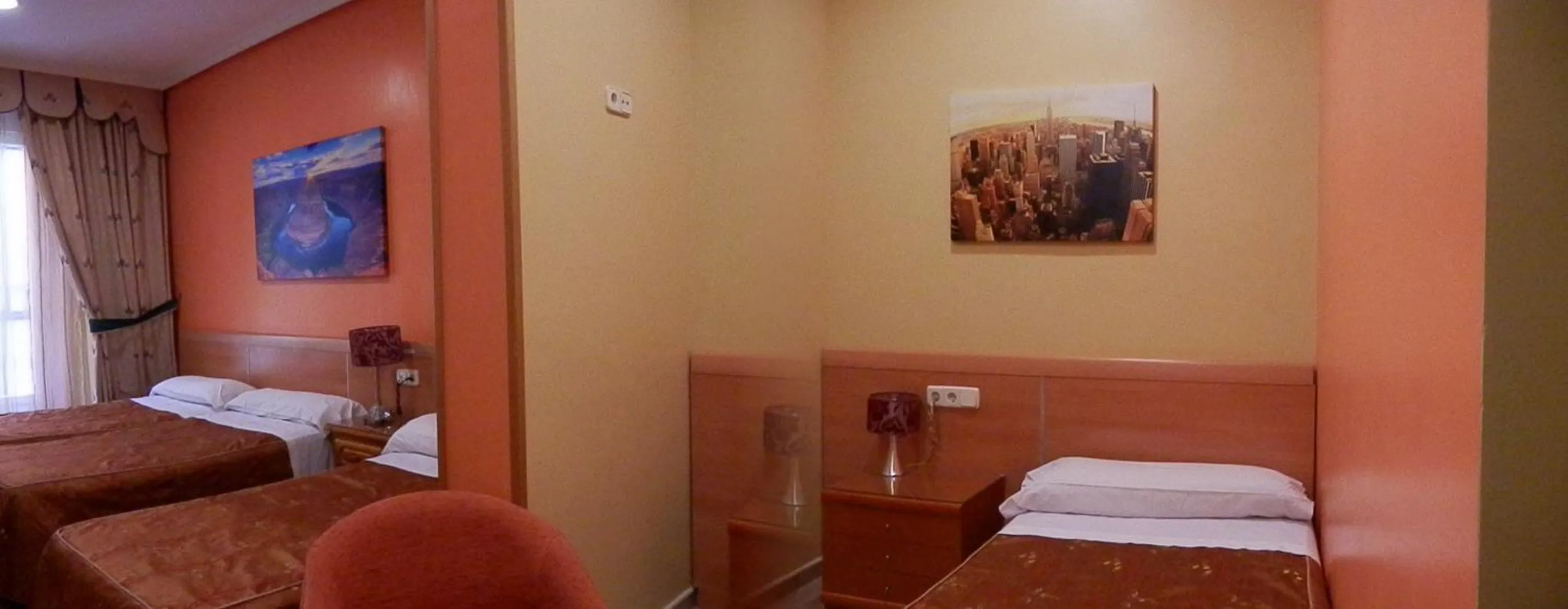 Photo of the whole room, Bed in Hostal del Pez Azul