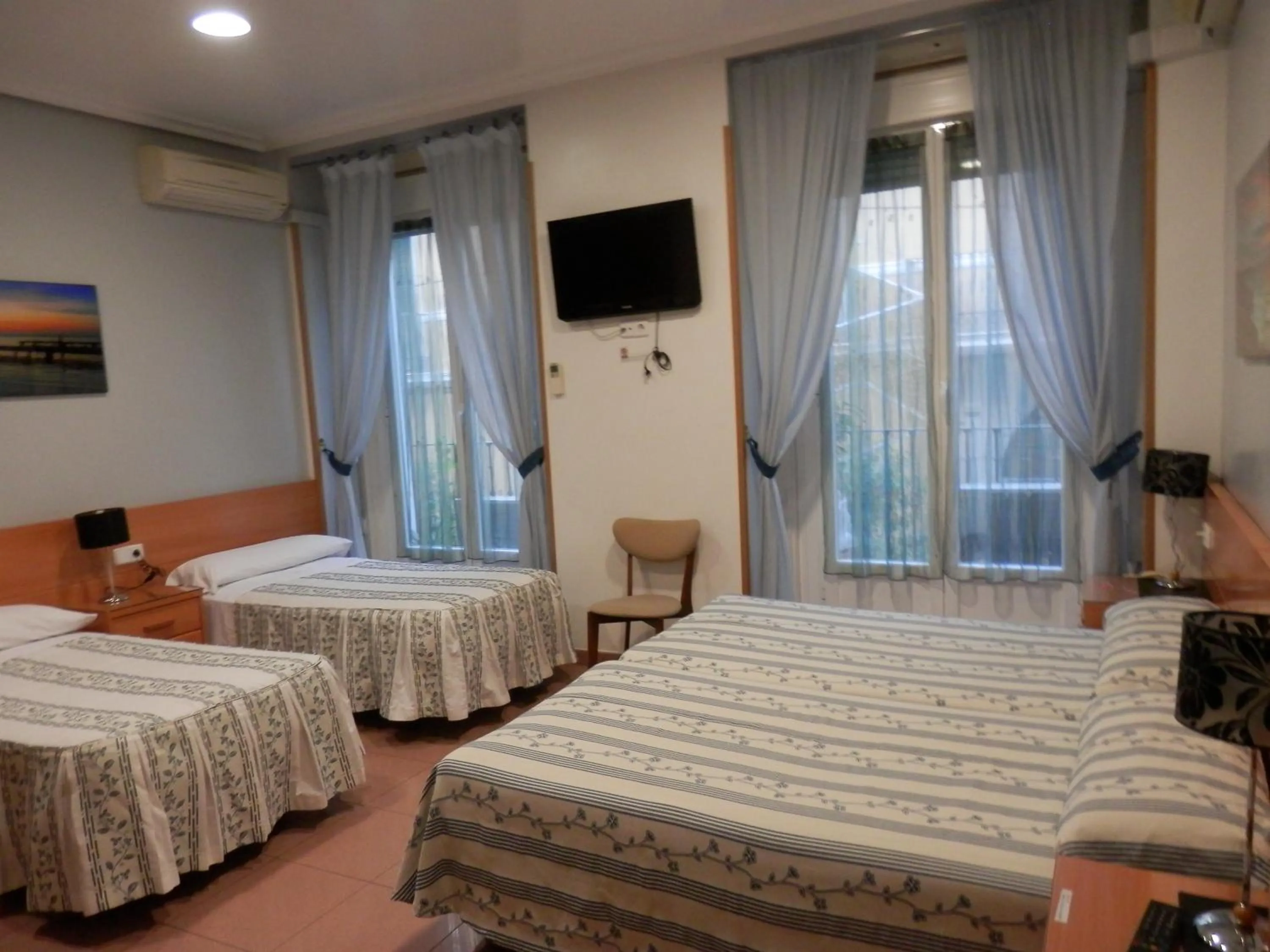 TV and multimedia, Bed in Hostal del Pez Azul