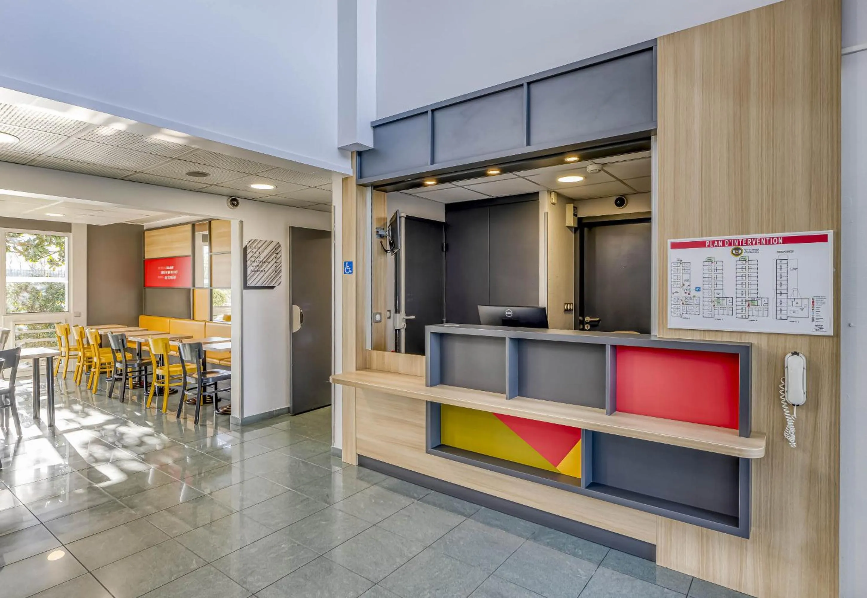 Lobby or reception in B&B HOTEL Bordeaux Lac sur Bruges