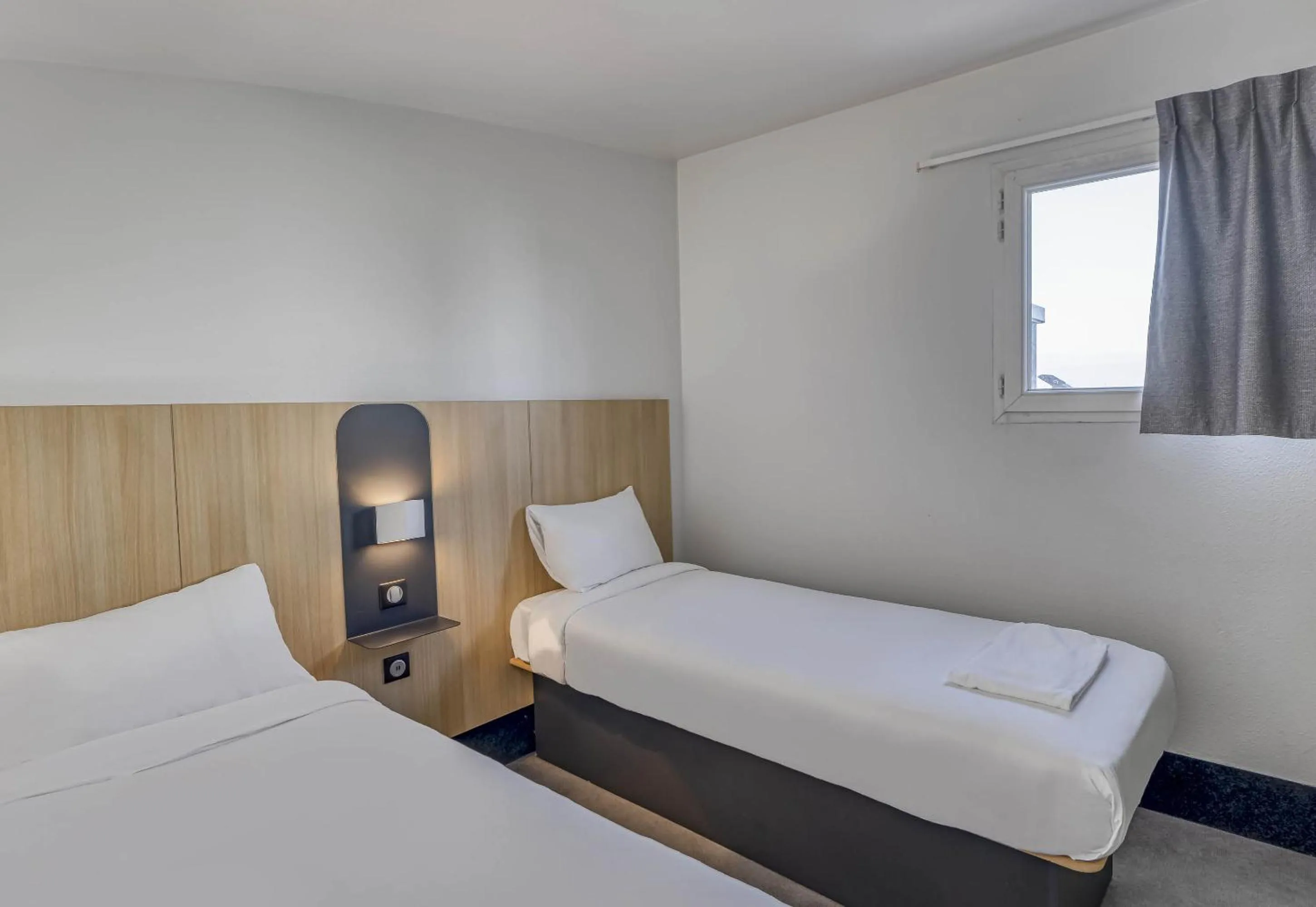 Bedroom, Bed in B&B HOTEL Bordeaux Lac sur Bruges