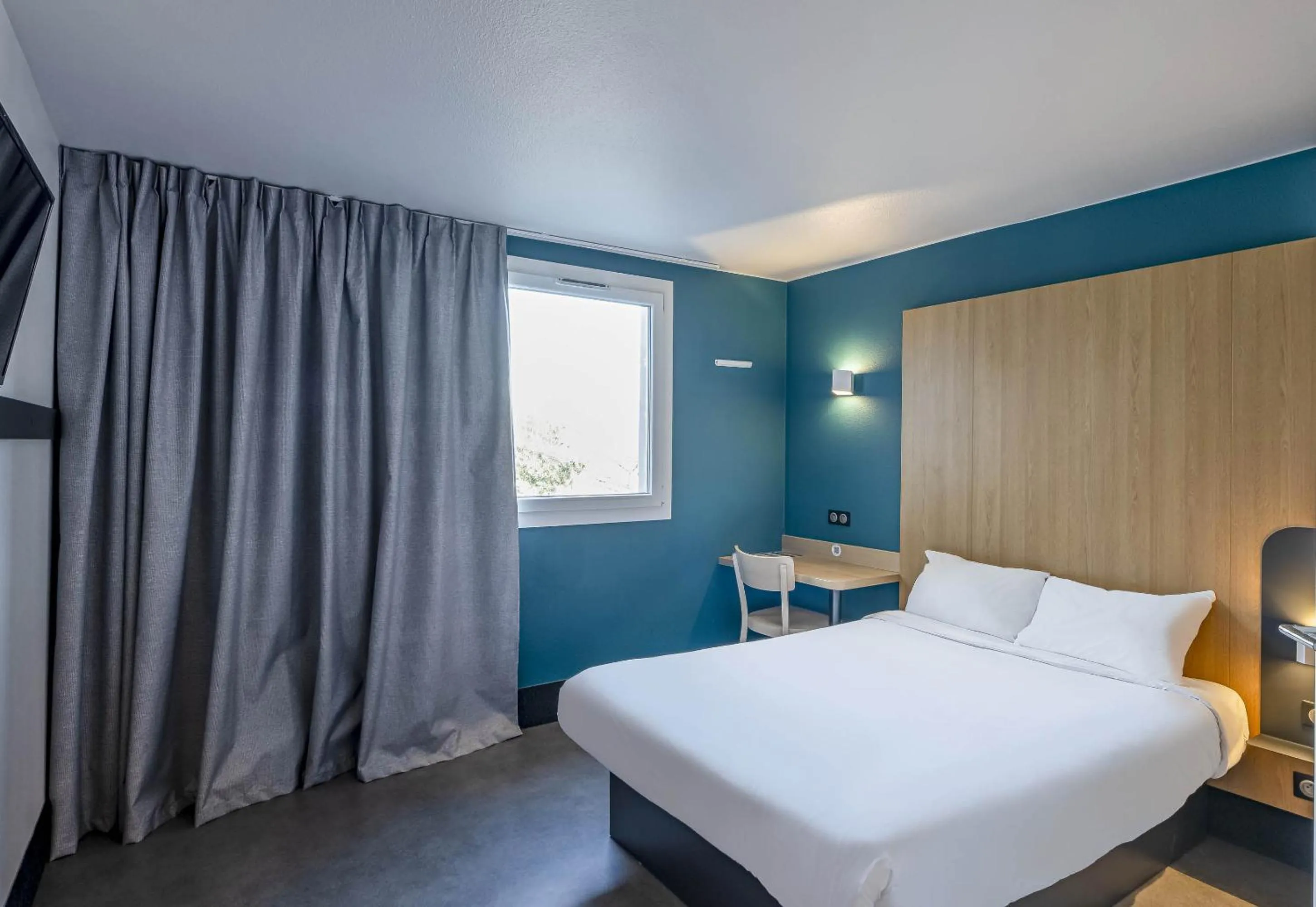 Bedroom, Bed in B&B HOTEL Bordeaux Lac sur Bruges