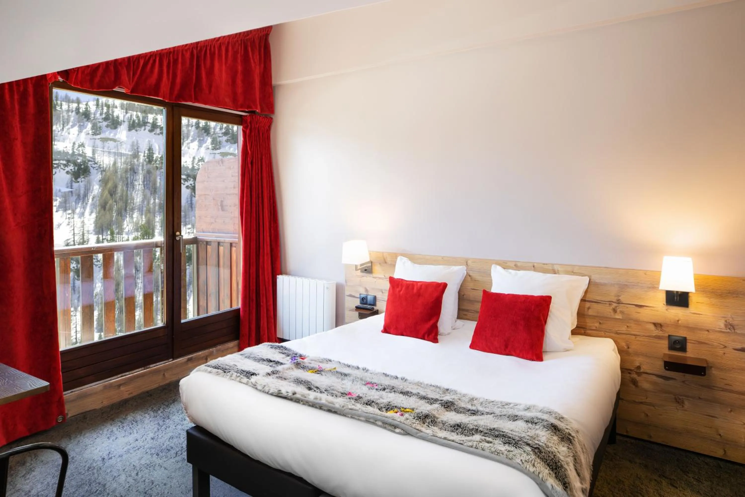 Bedroom, Bed in SOWELL Family Valfrejus