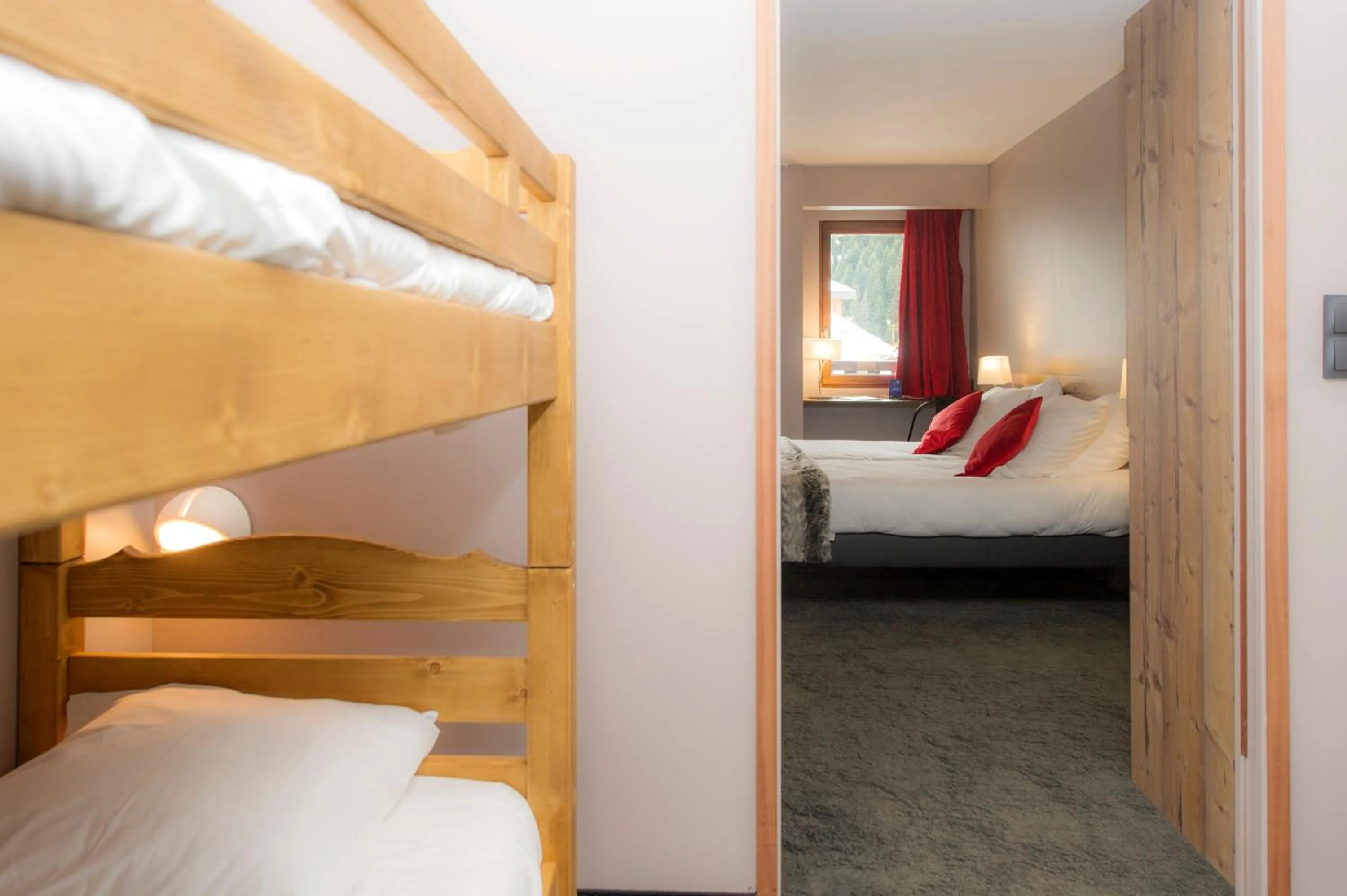 Photo of the whole room, Bed in SOWELL Family Valfrejus