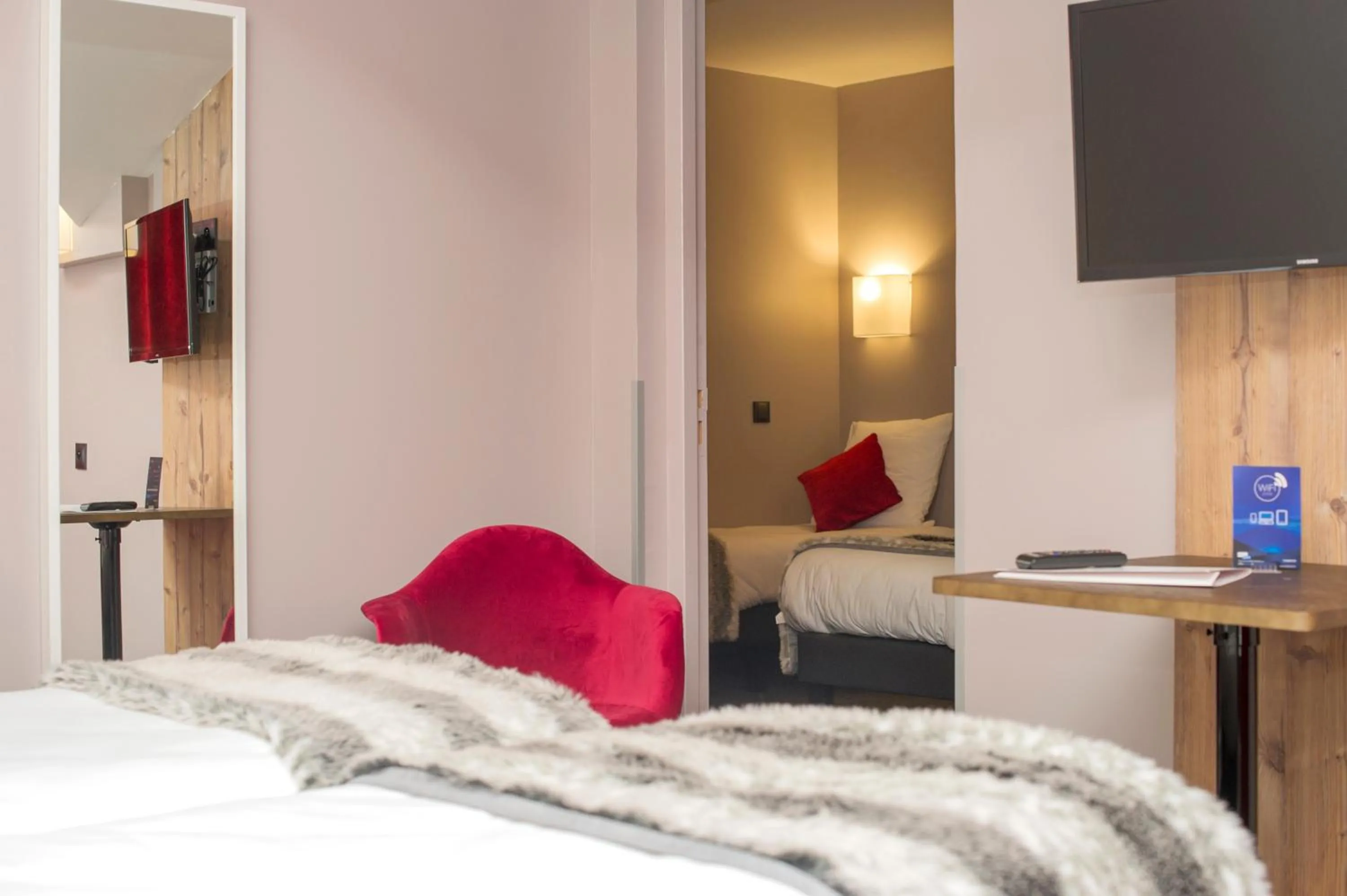 Photo of the whole room, Bed in SOWELL Family Valfrejus