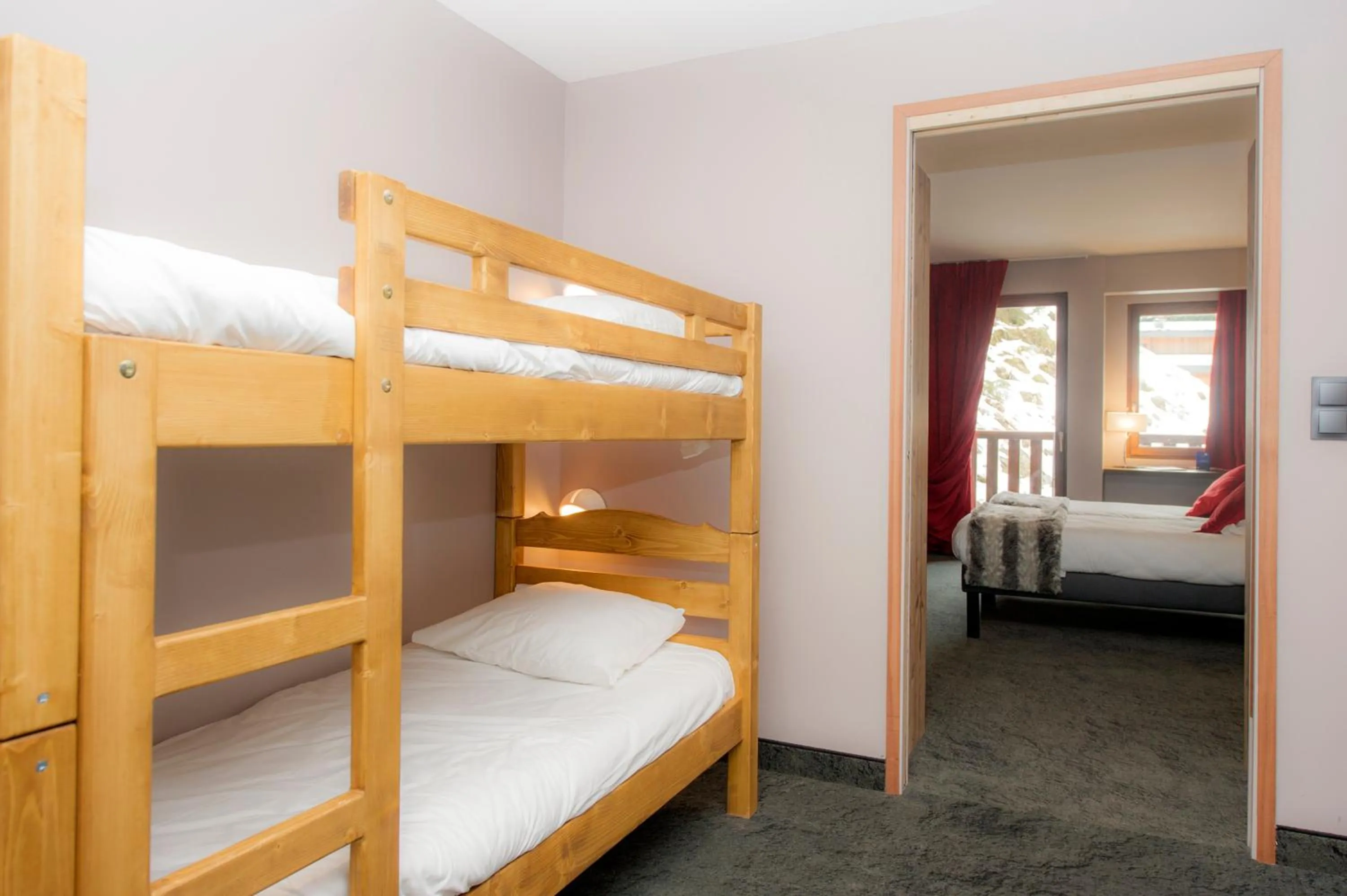 Photo of the whole room, Bed in SOWELL Family Valfrejus