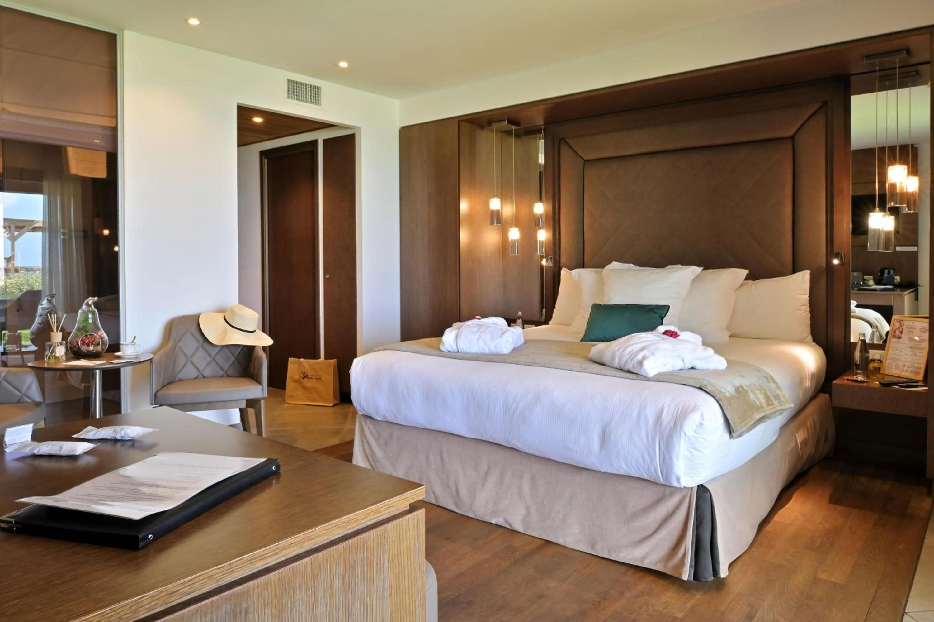 Junior Suite with Sea View and Terrace - Disability Access in Hôtel Le Week end