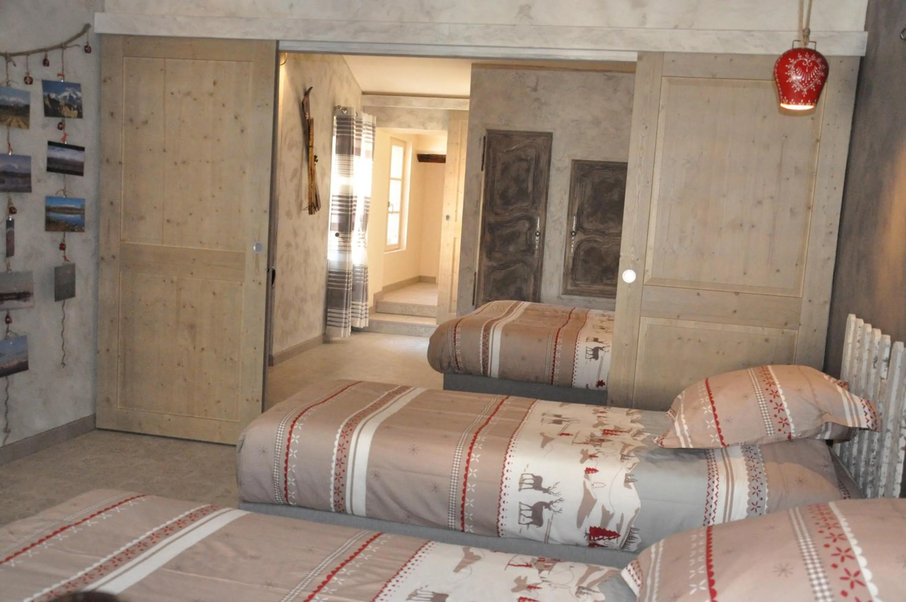 Photo of the whole room, Bed in La Tour Du Terroir