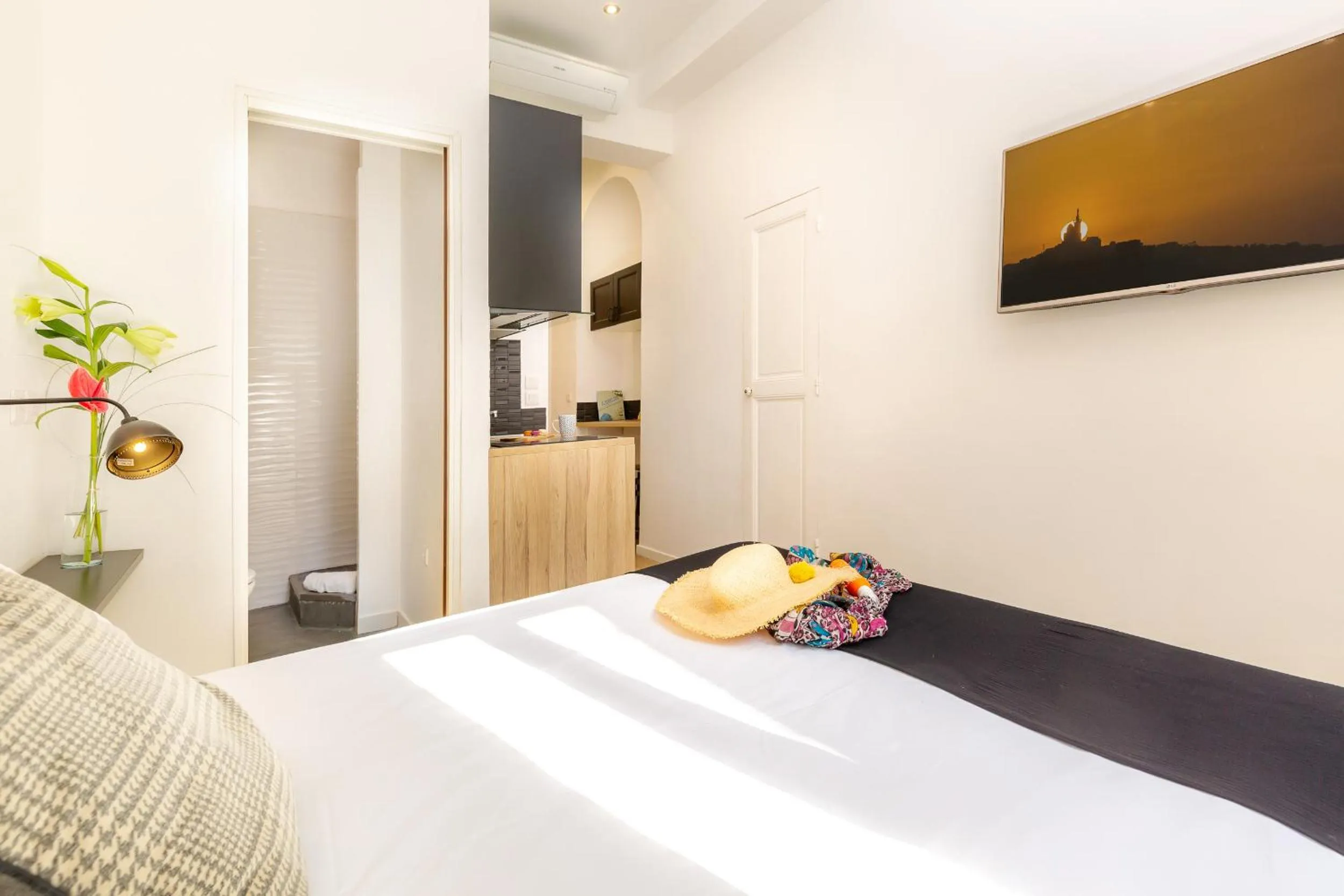 Bedroom, Bed in Breteuil – Appart au Vieux Port