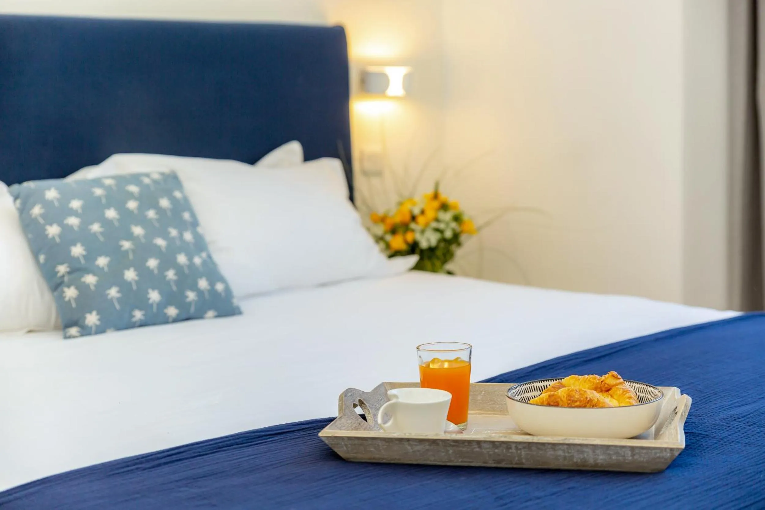 Bedroom, Bed in Breteuil – Appart au Vieux Port