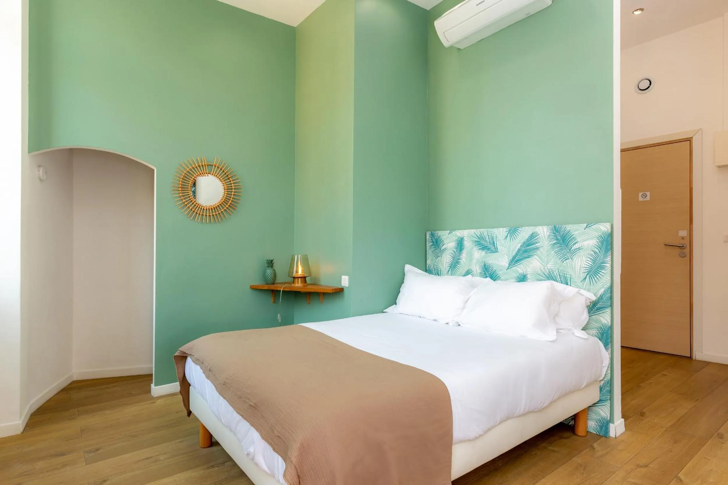 Bedroom, Bed in Breteuil – Appart au Vieux Port