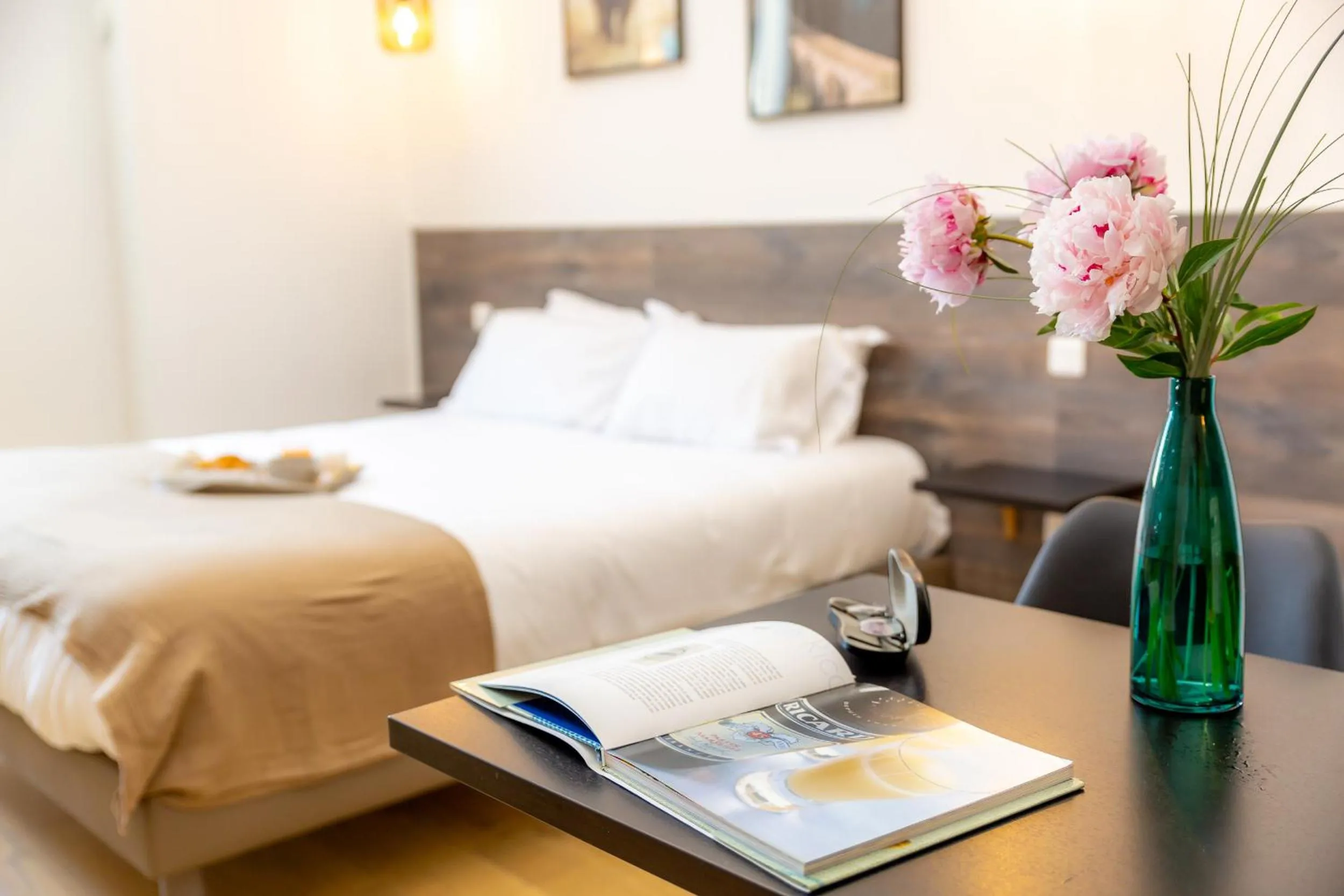 Bedroom, Bed in Breteuil – Appart au Vieux Port