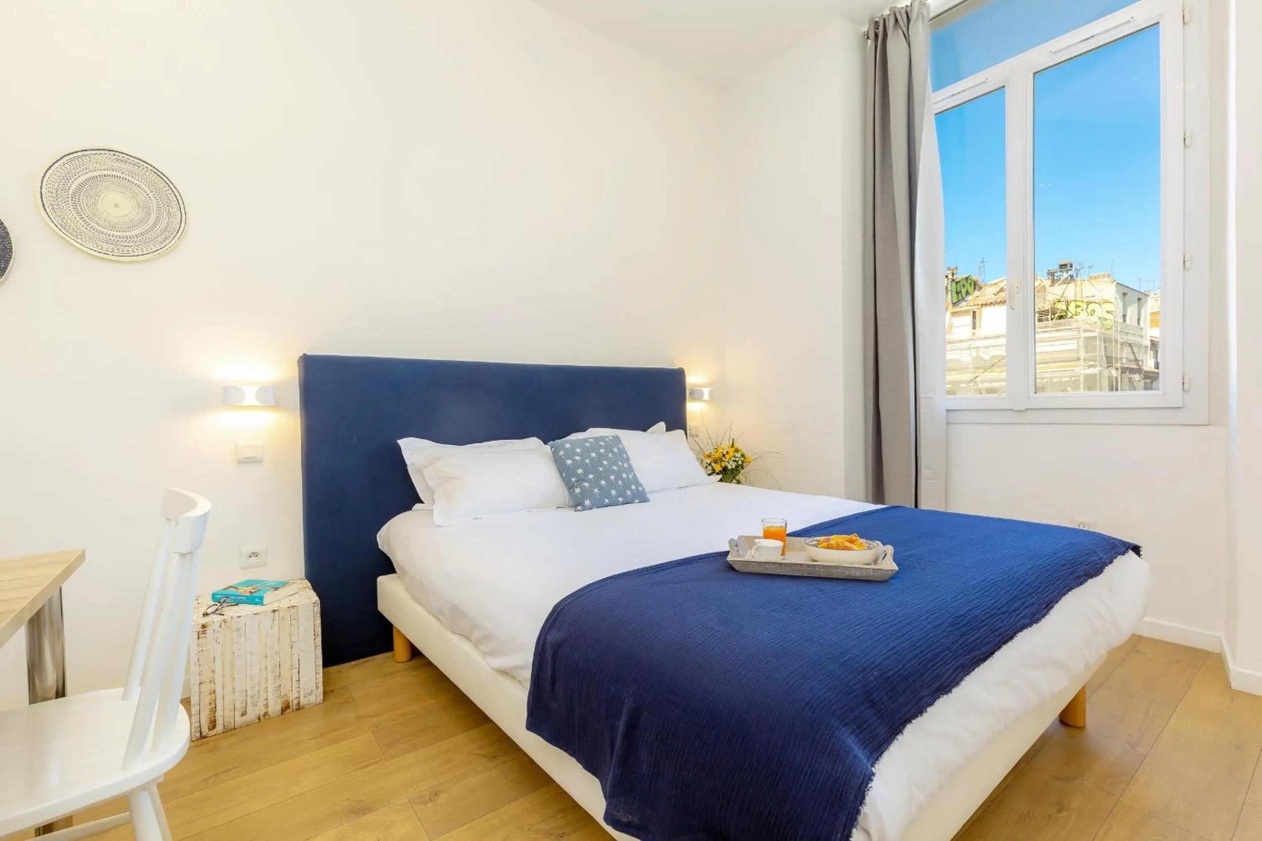 Bedroom, Bed in Breteuil – Appart au Vieux Port