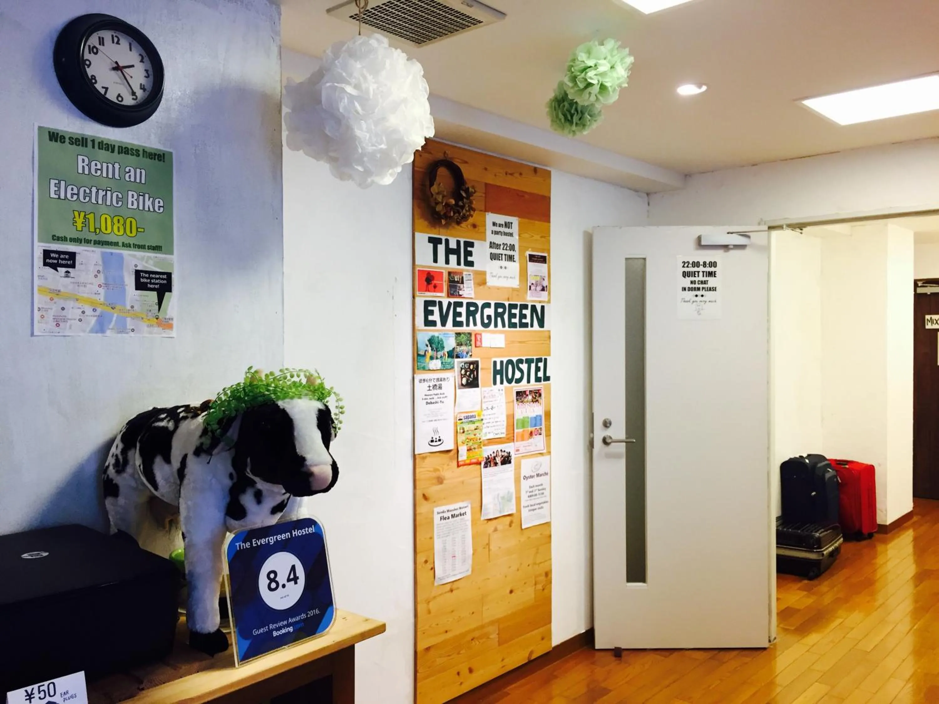 Communal lounge/ TV room in The Evergreen Hostel 長期ステイ歓迎 エバーグリーンホステル