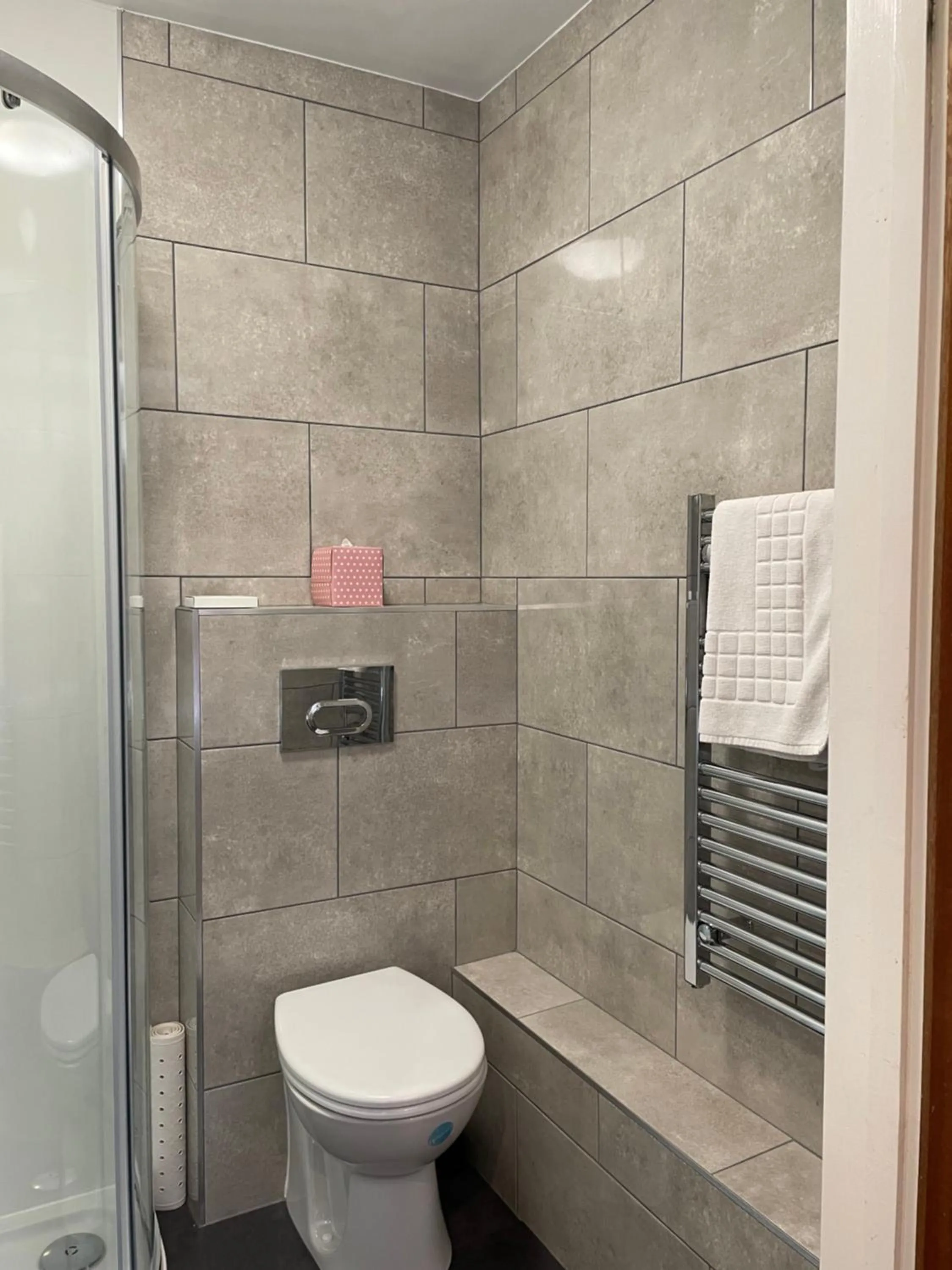 Shower in The Old Pound Inn