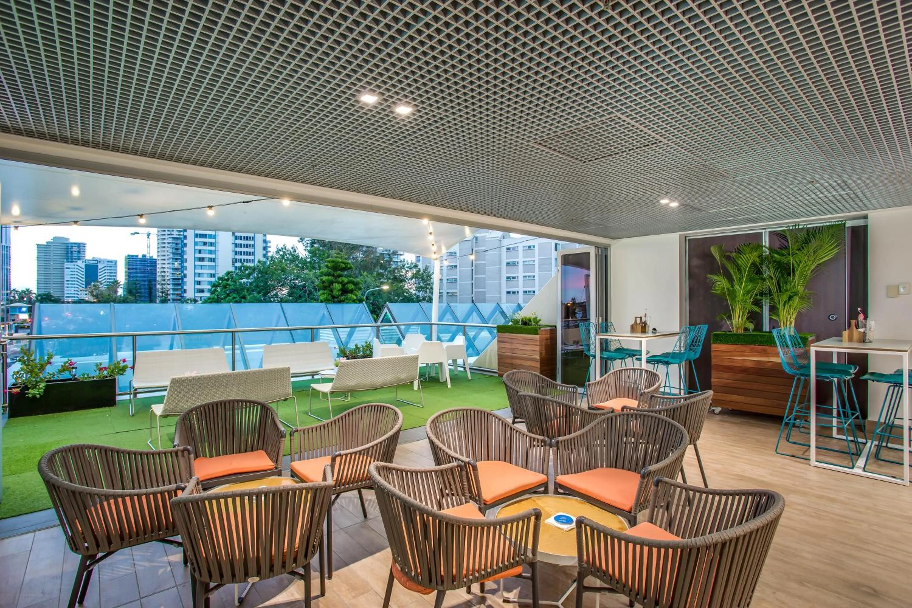 Restaurant/places to eat in Mantra on View