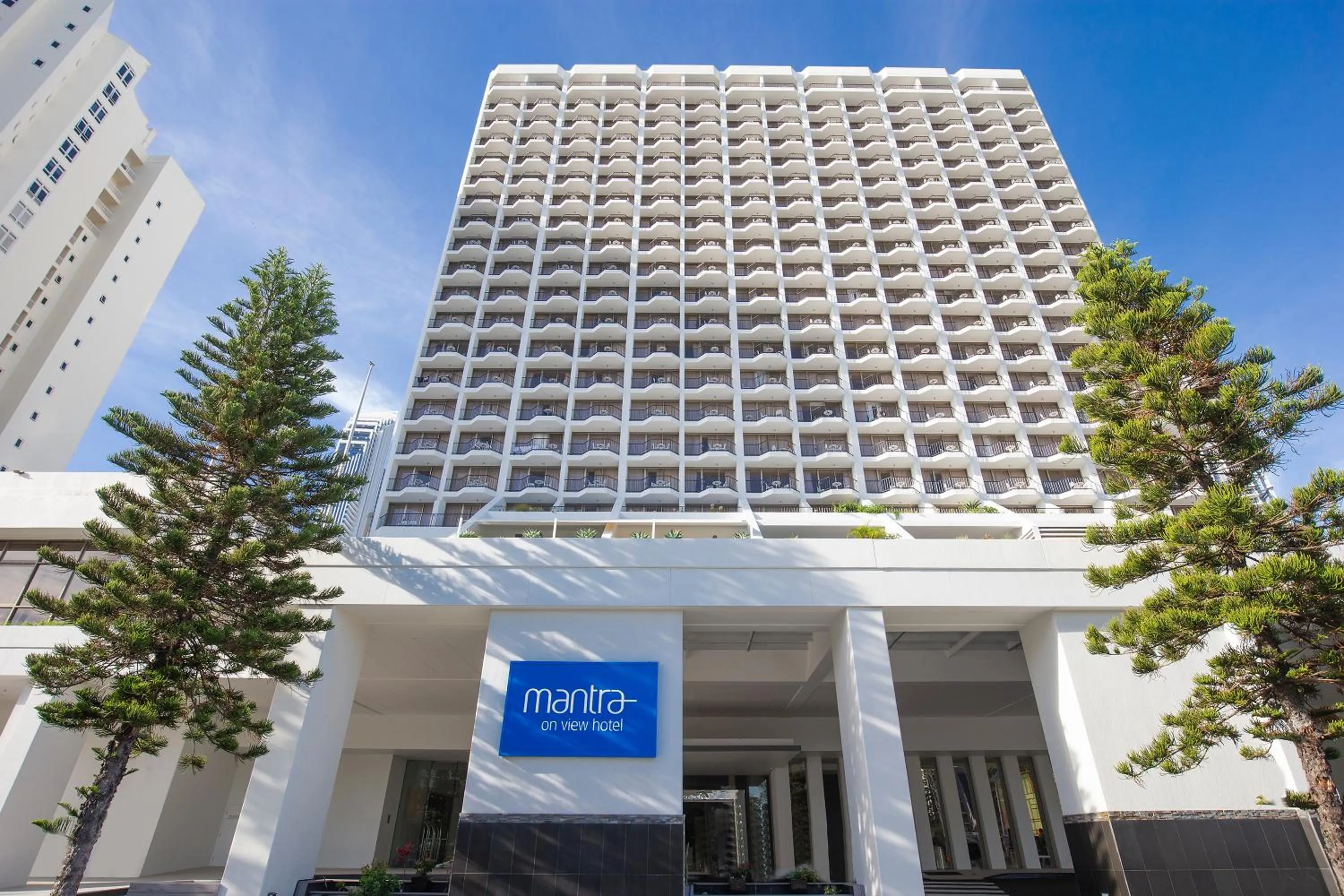 Facade/entrance in Mantra on View