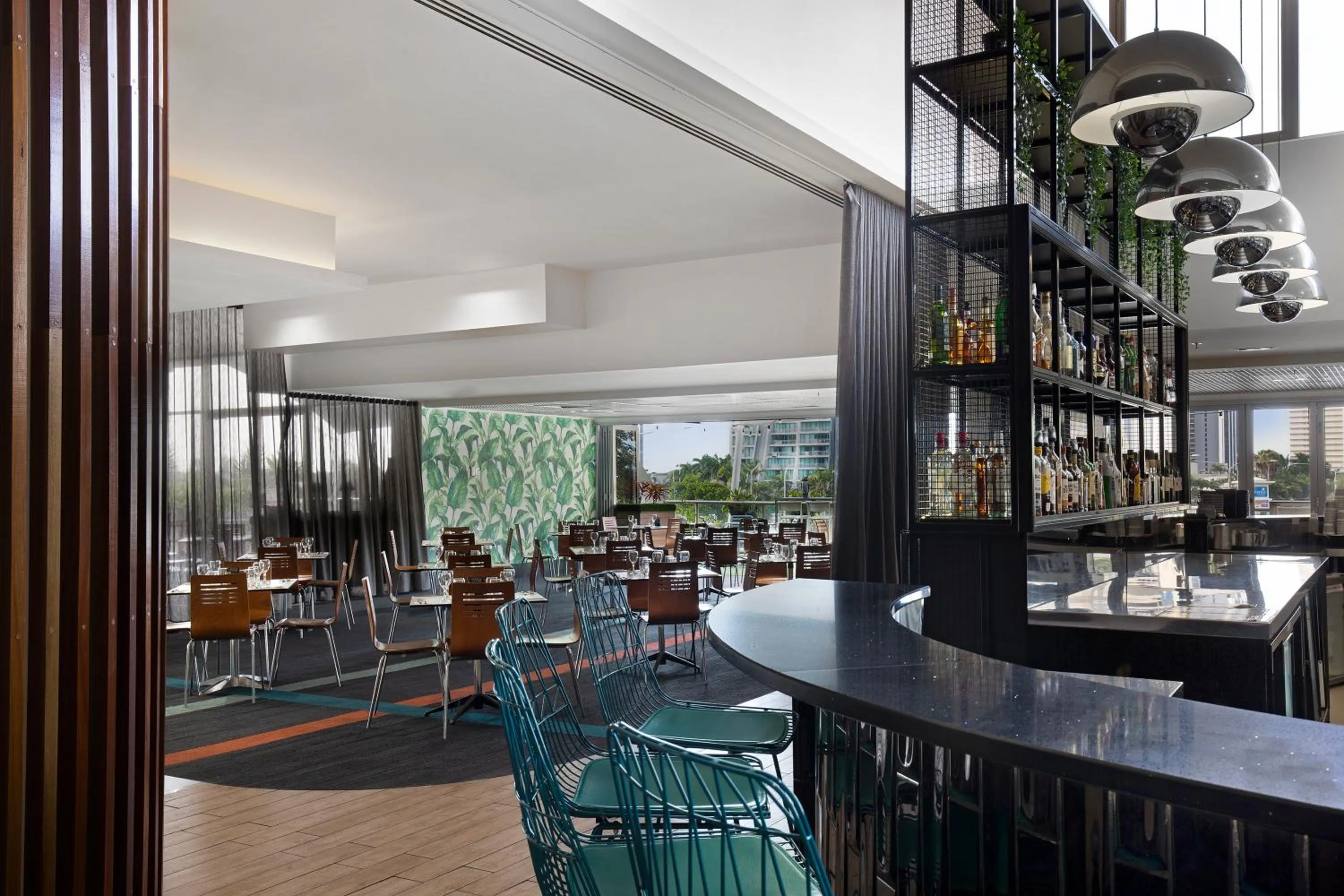 Restaurant/places to eat in Mantra on View