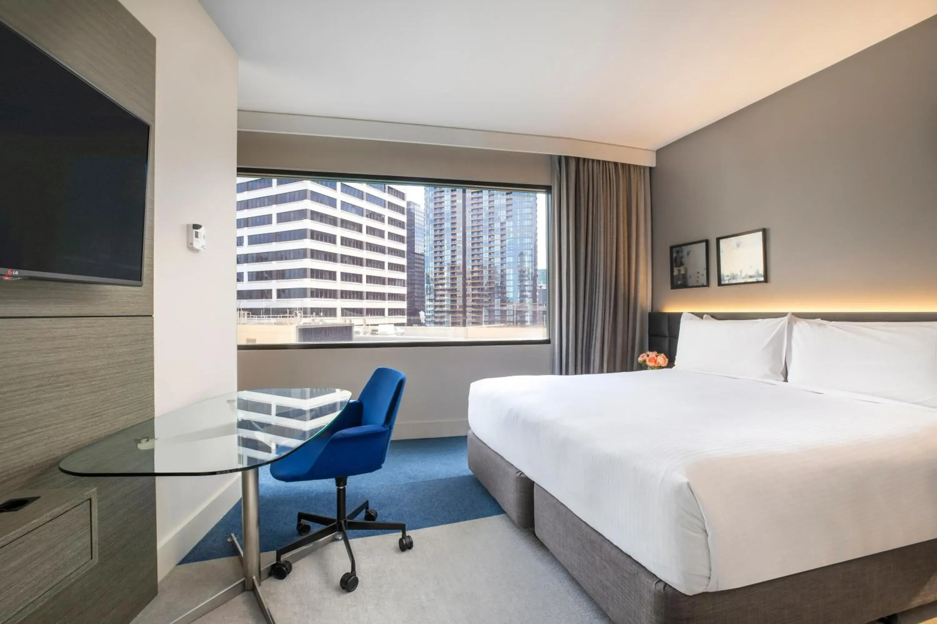 Standard King Room in Crowne Plaza Melbourne by IHG Standard King Room in Crowne Plaza Melbourne by IHG