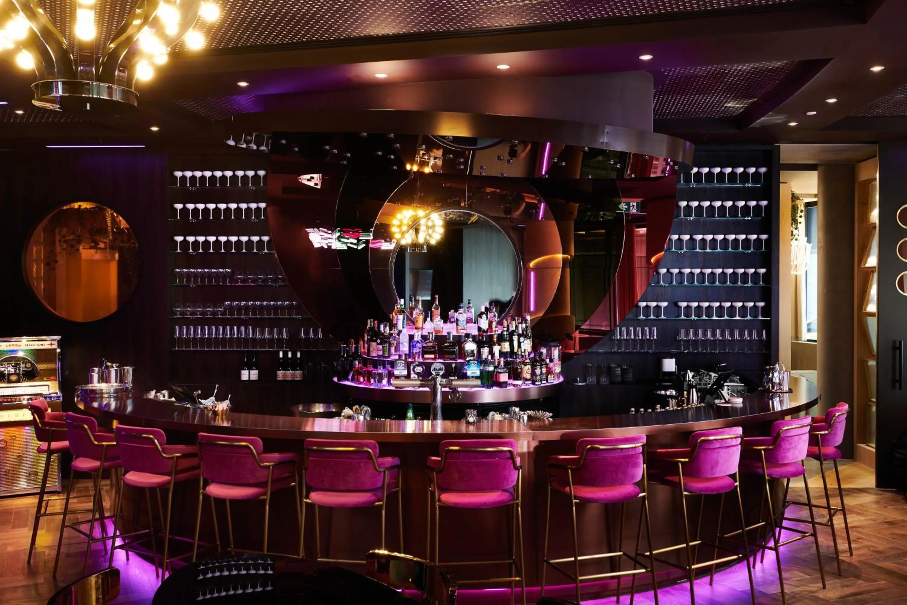 Lounge or bar in Crowne Plaza Melbourne by IHG