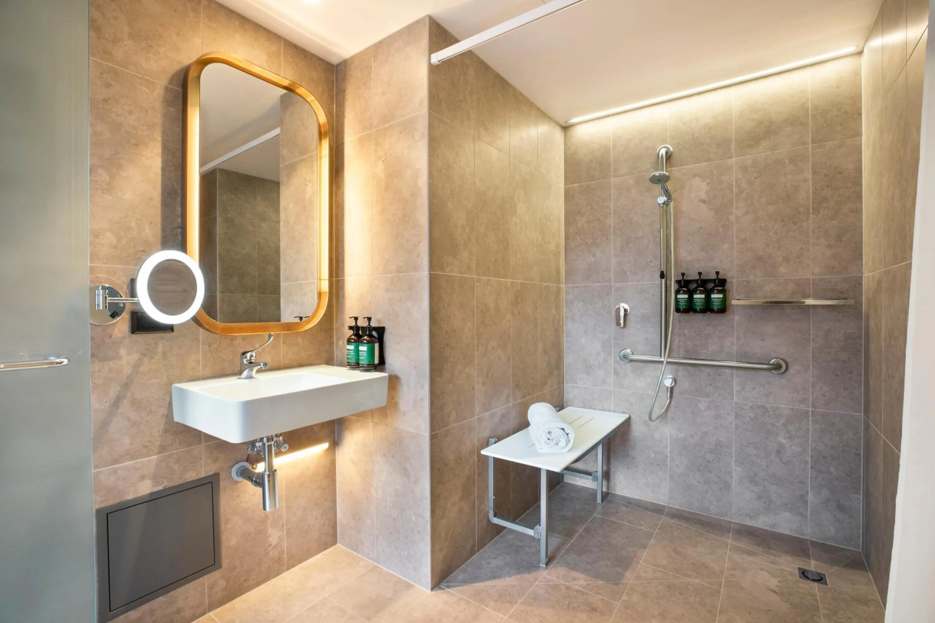 Bathroom in Crowne Plaza Melbourne by IHG