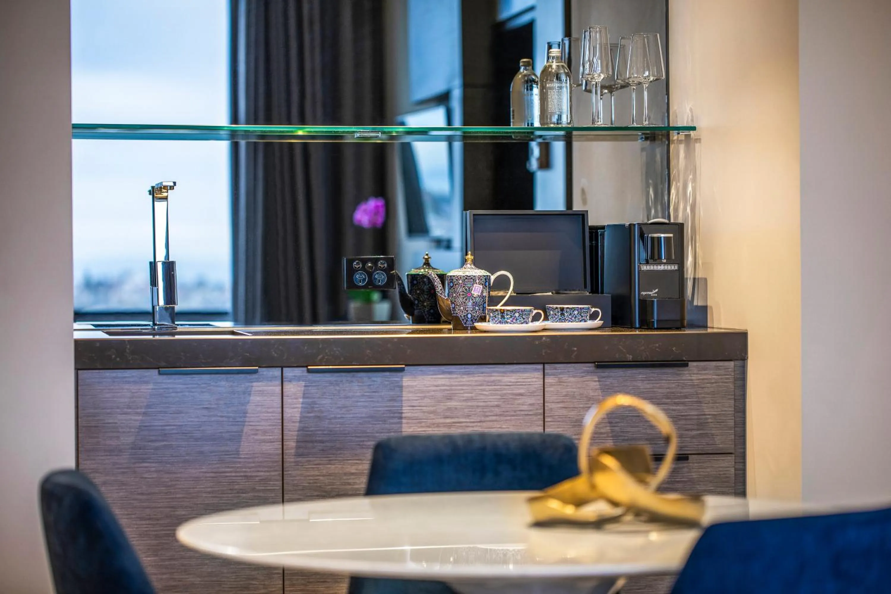 Kitchen or kitchenette in Crowne Plaza Melbourne by IHG