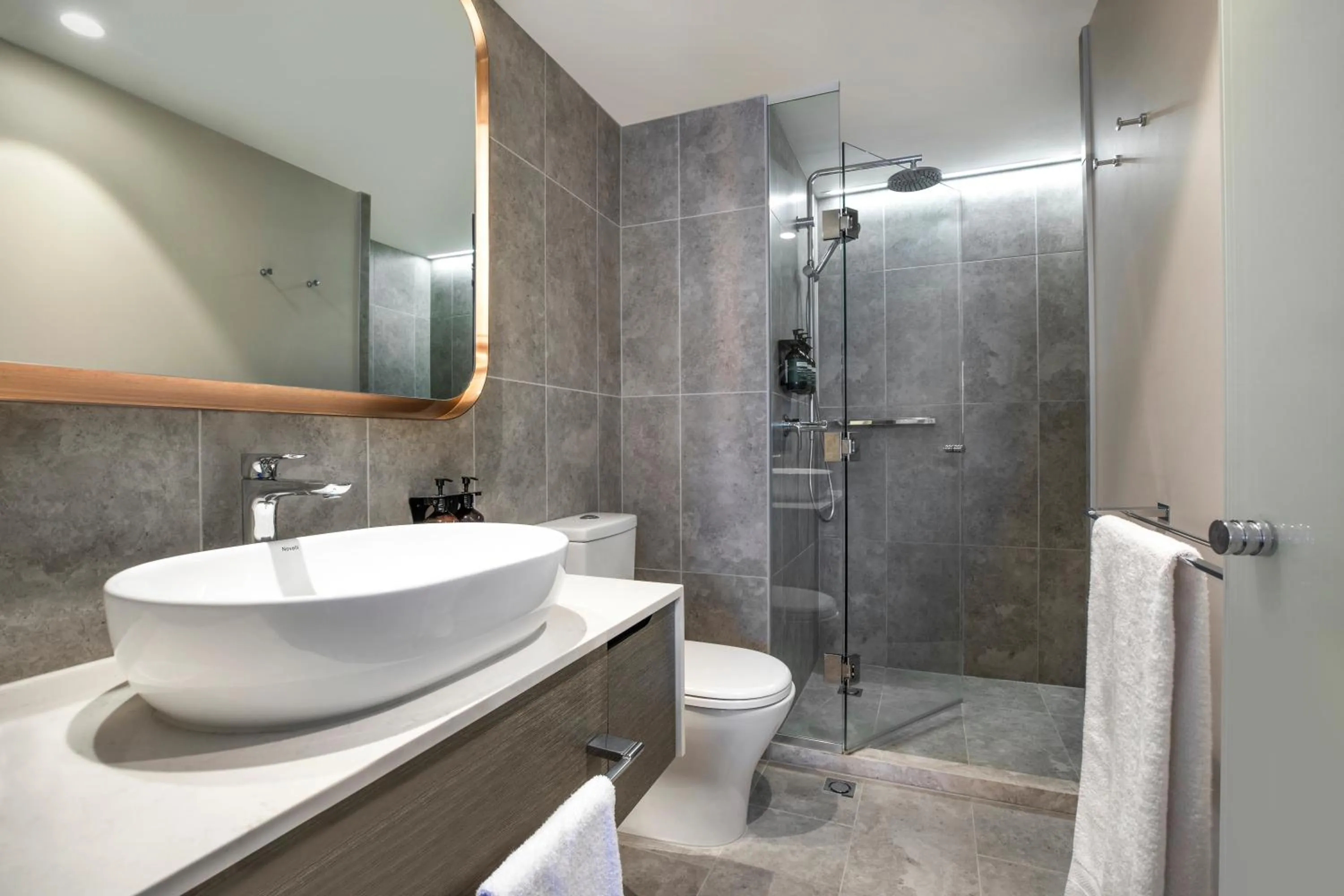 Bathroom in Crowne Plaza Melbourne by IHG