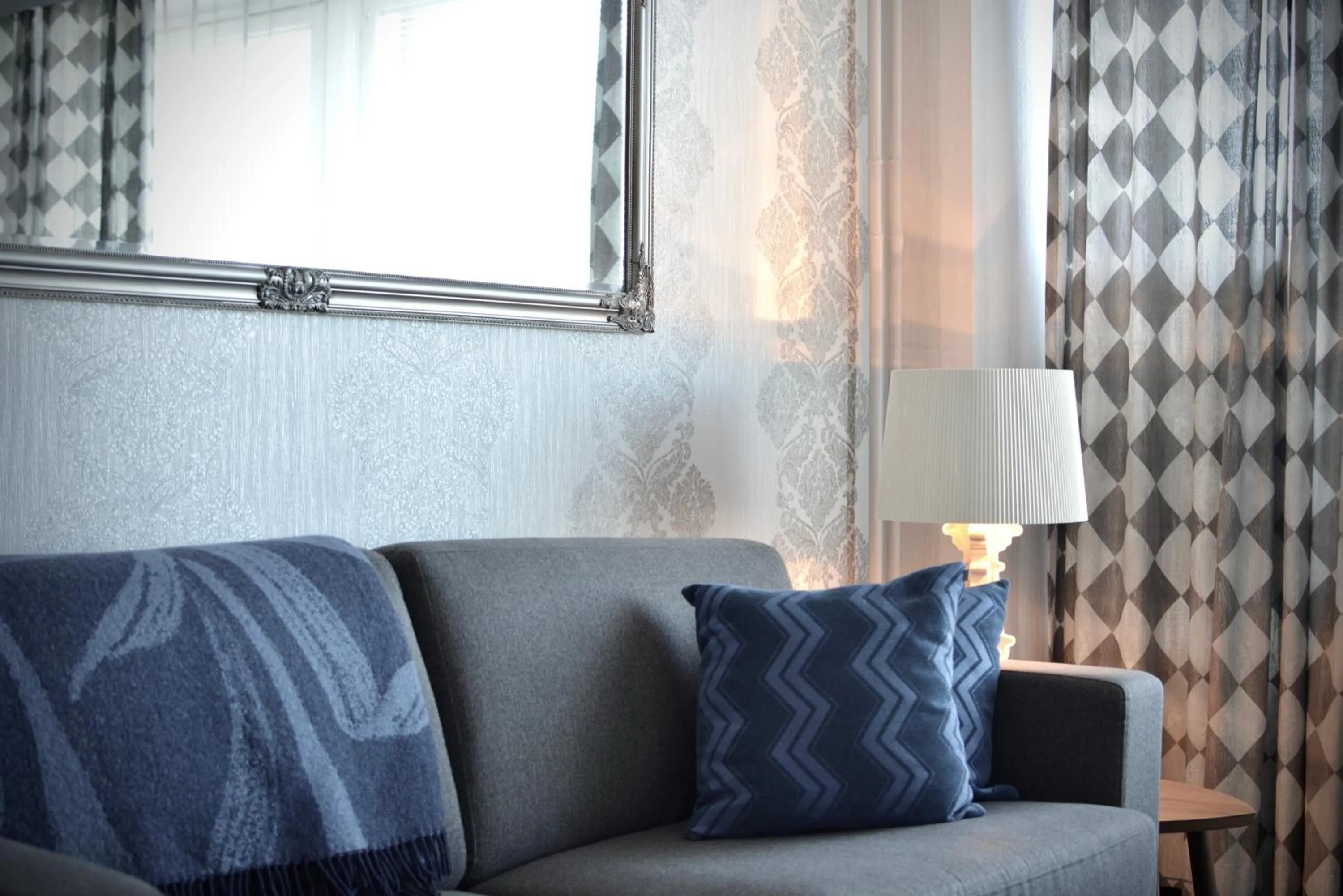 Seating area in Hotelli Olof