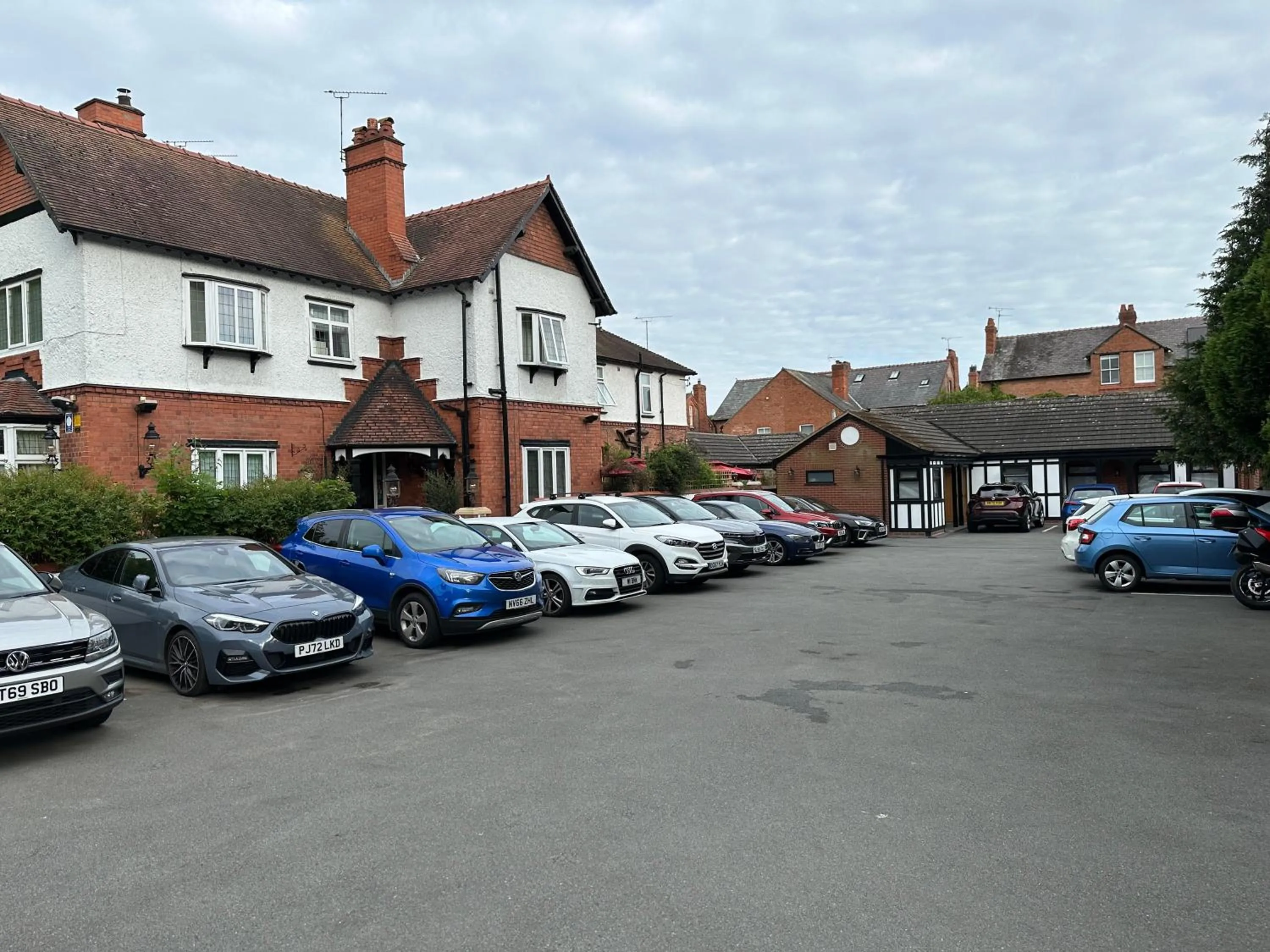 Parking in The Chester Court Hotel