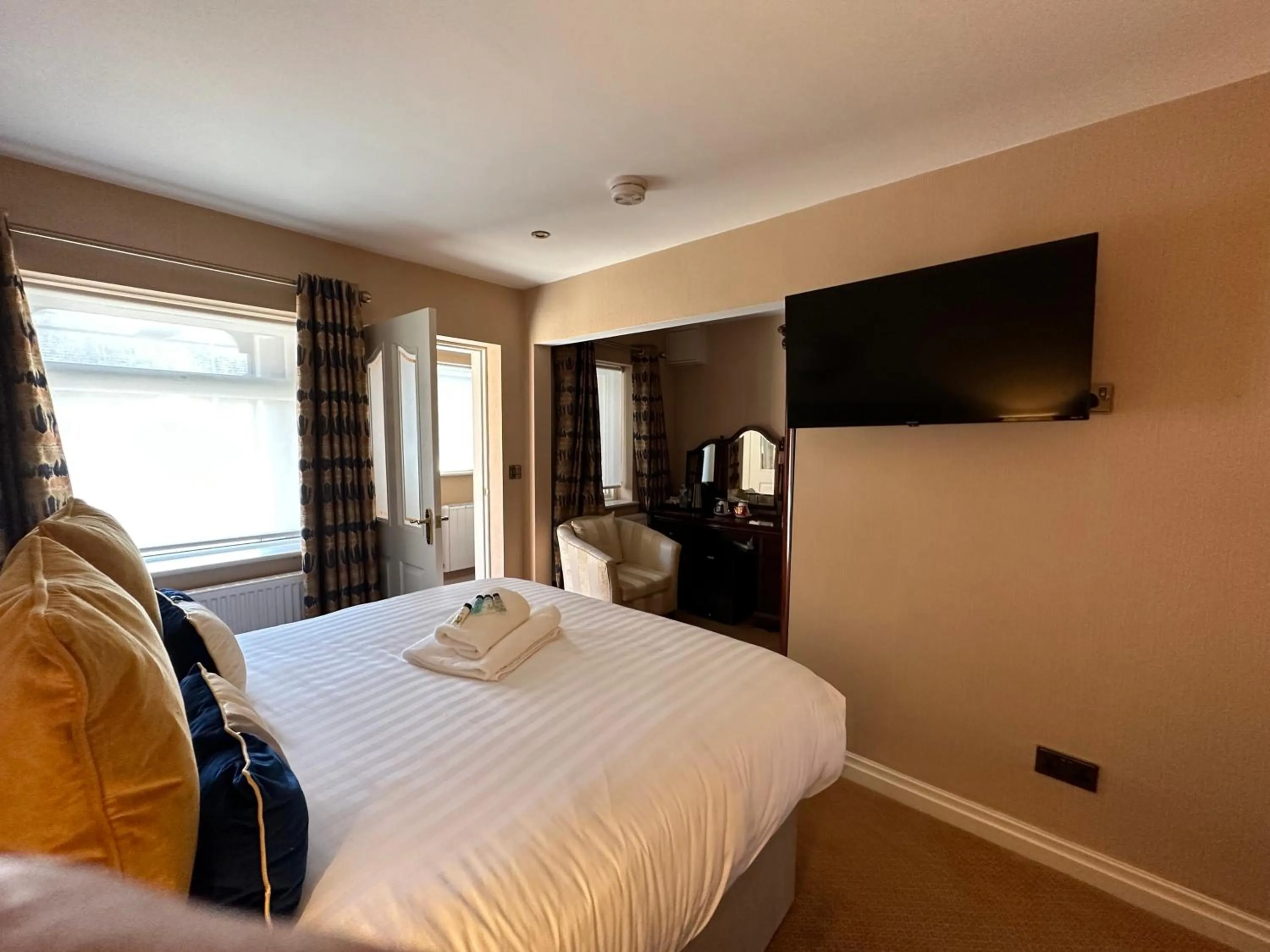 Bedroom, Bed in The Chester Court Hotel