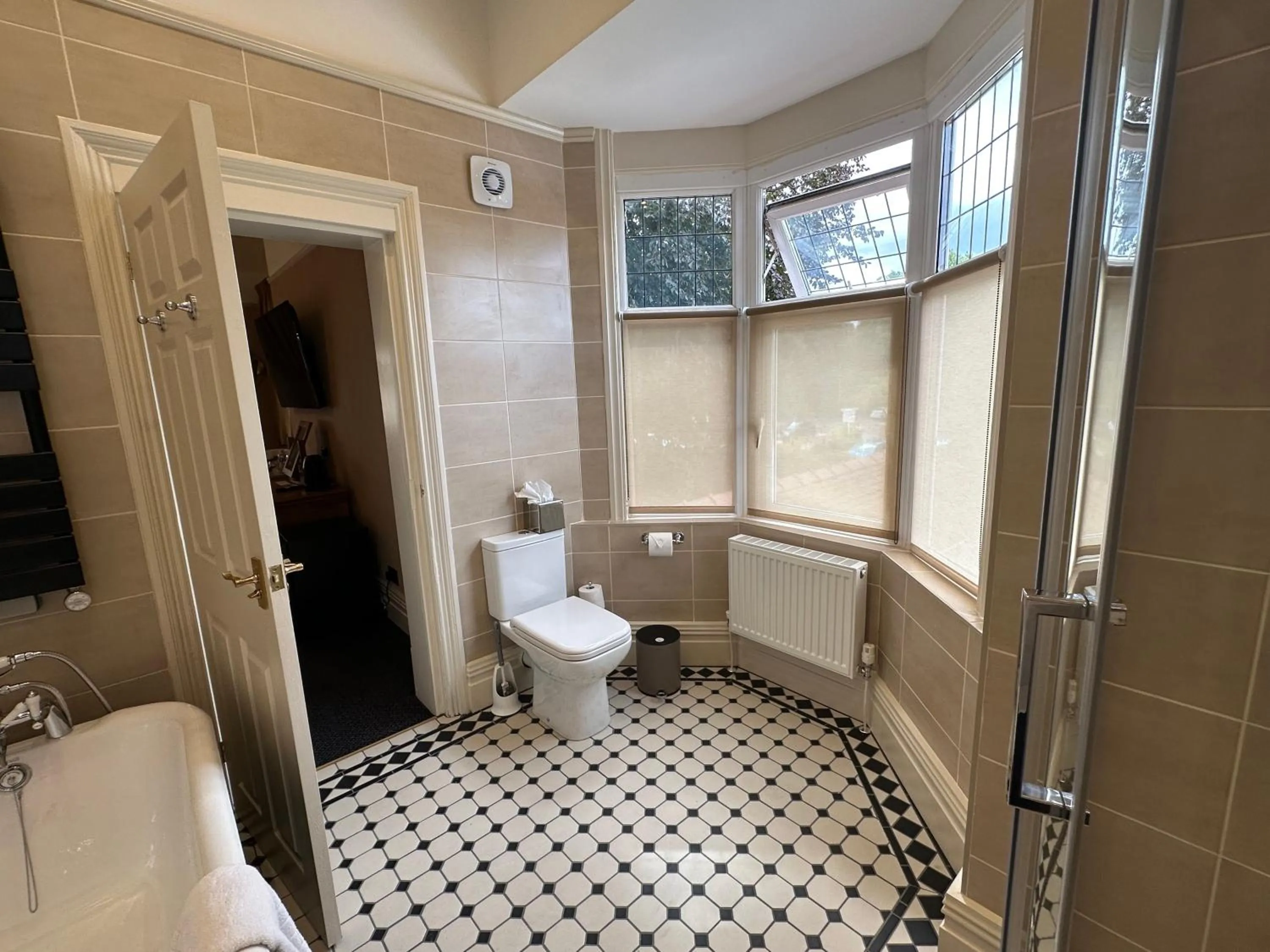 Bathroom in The Chester Court Hotel