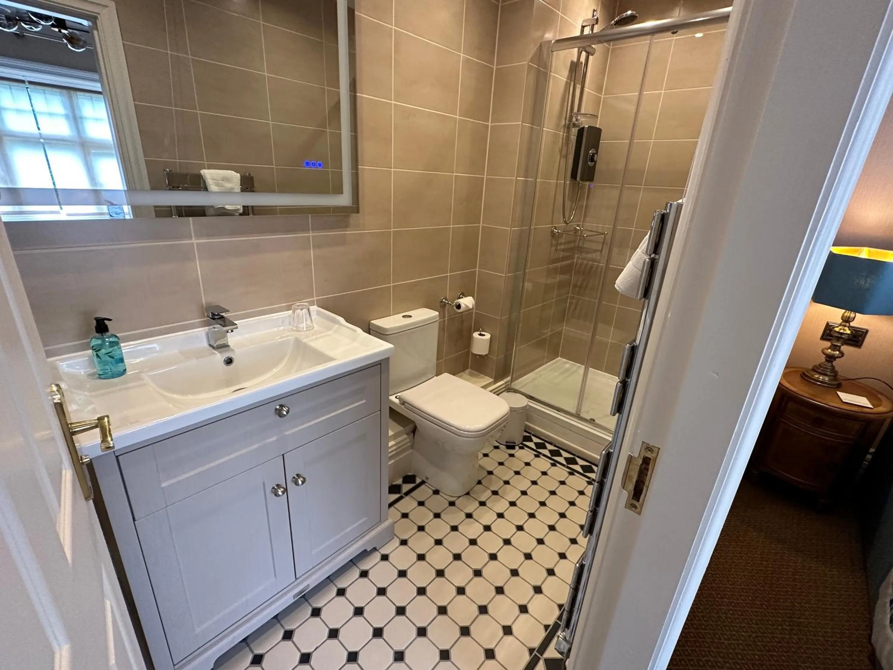 Bathroom in The Chester Court Hotel