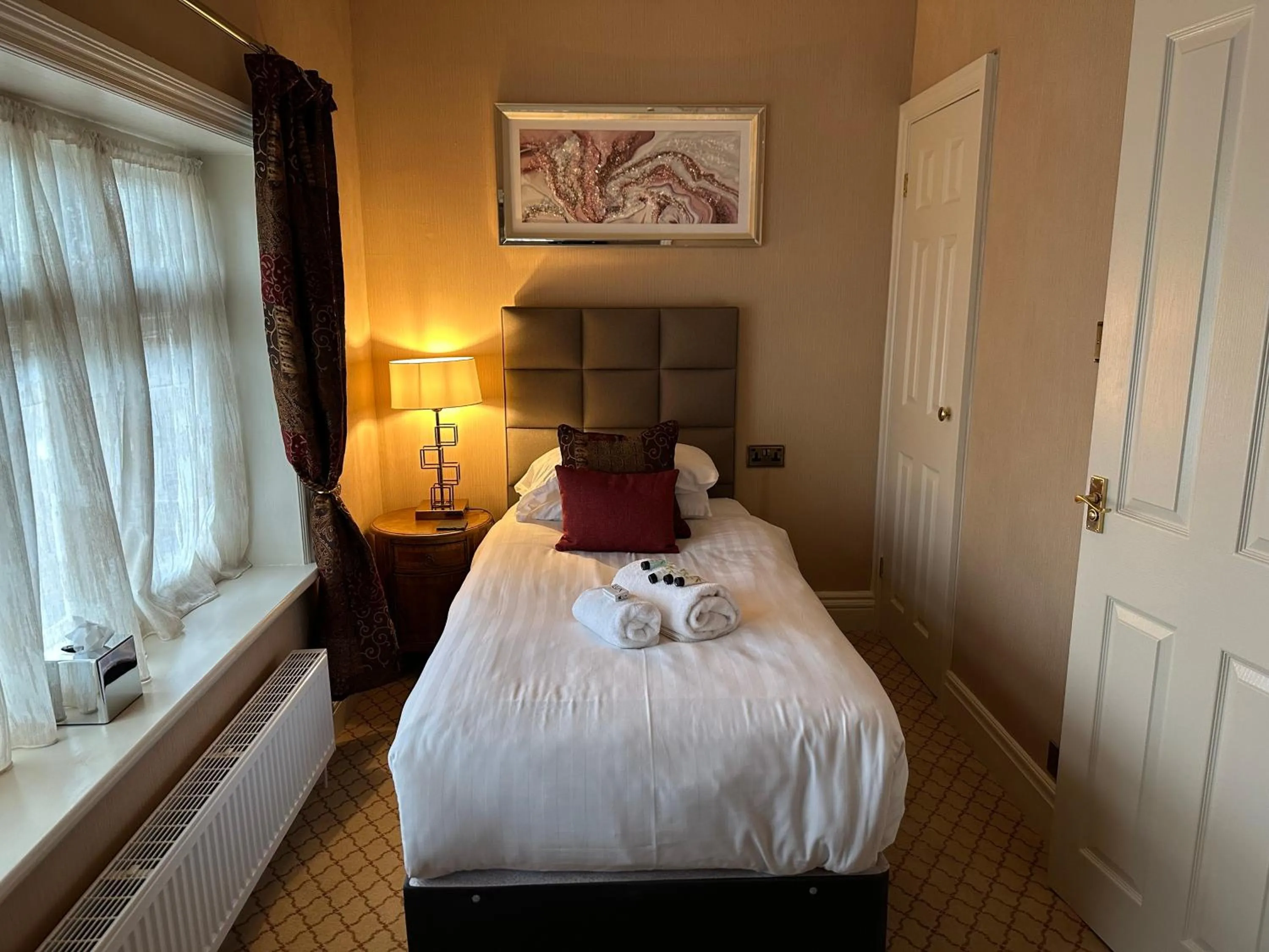 Bed in The Chester Court Hotel