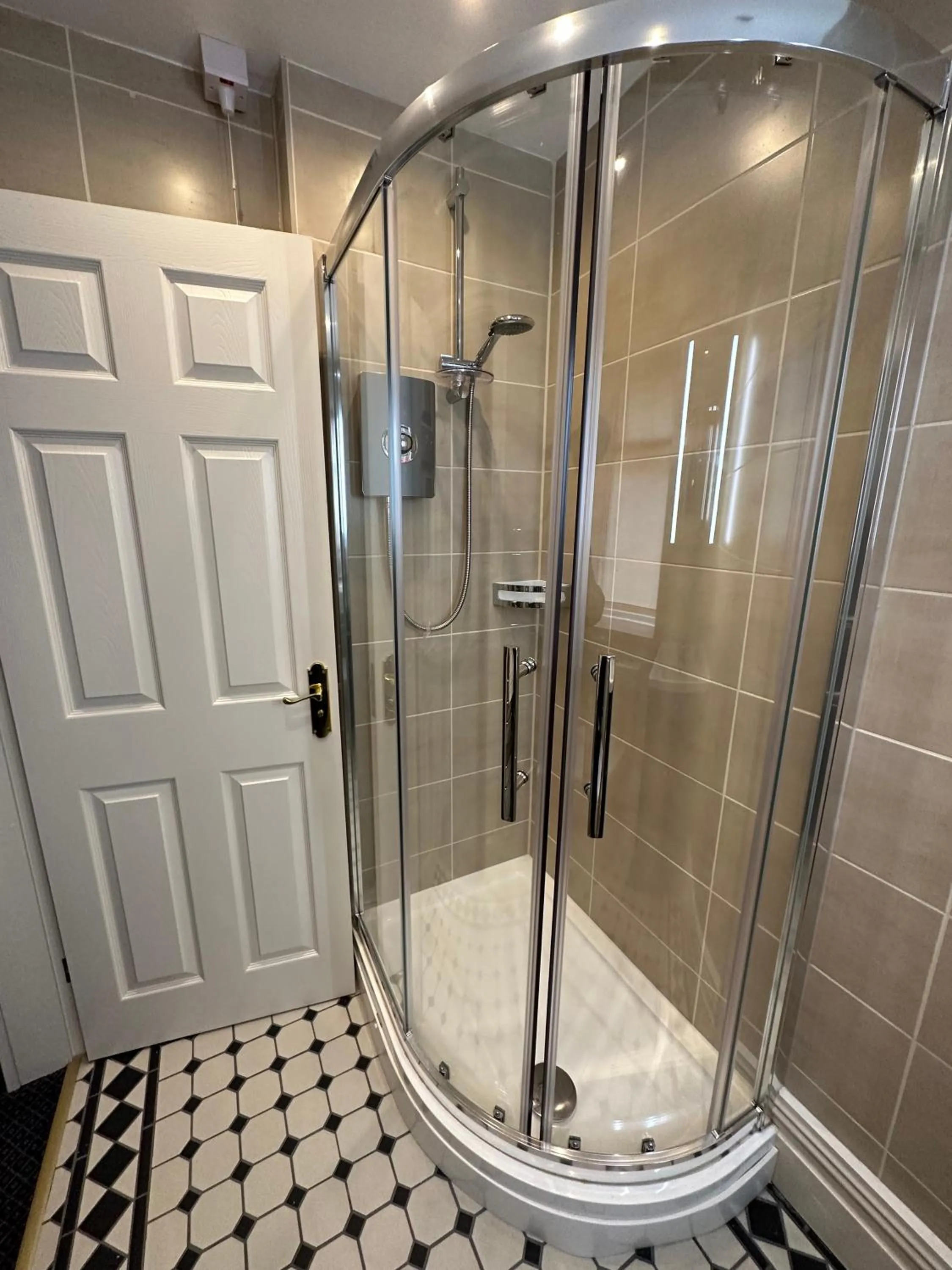 Bathroom in The Chester Court Hotel