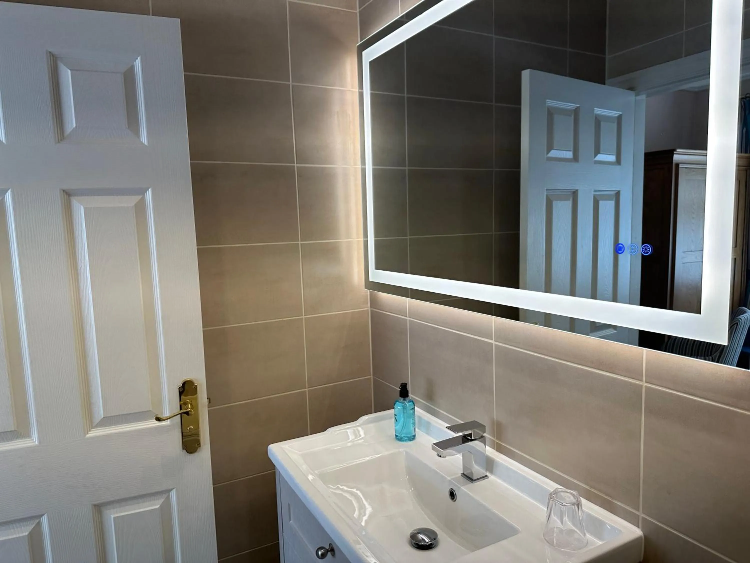 Bathroom in The Chester Court Hotel