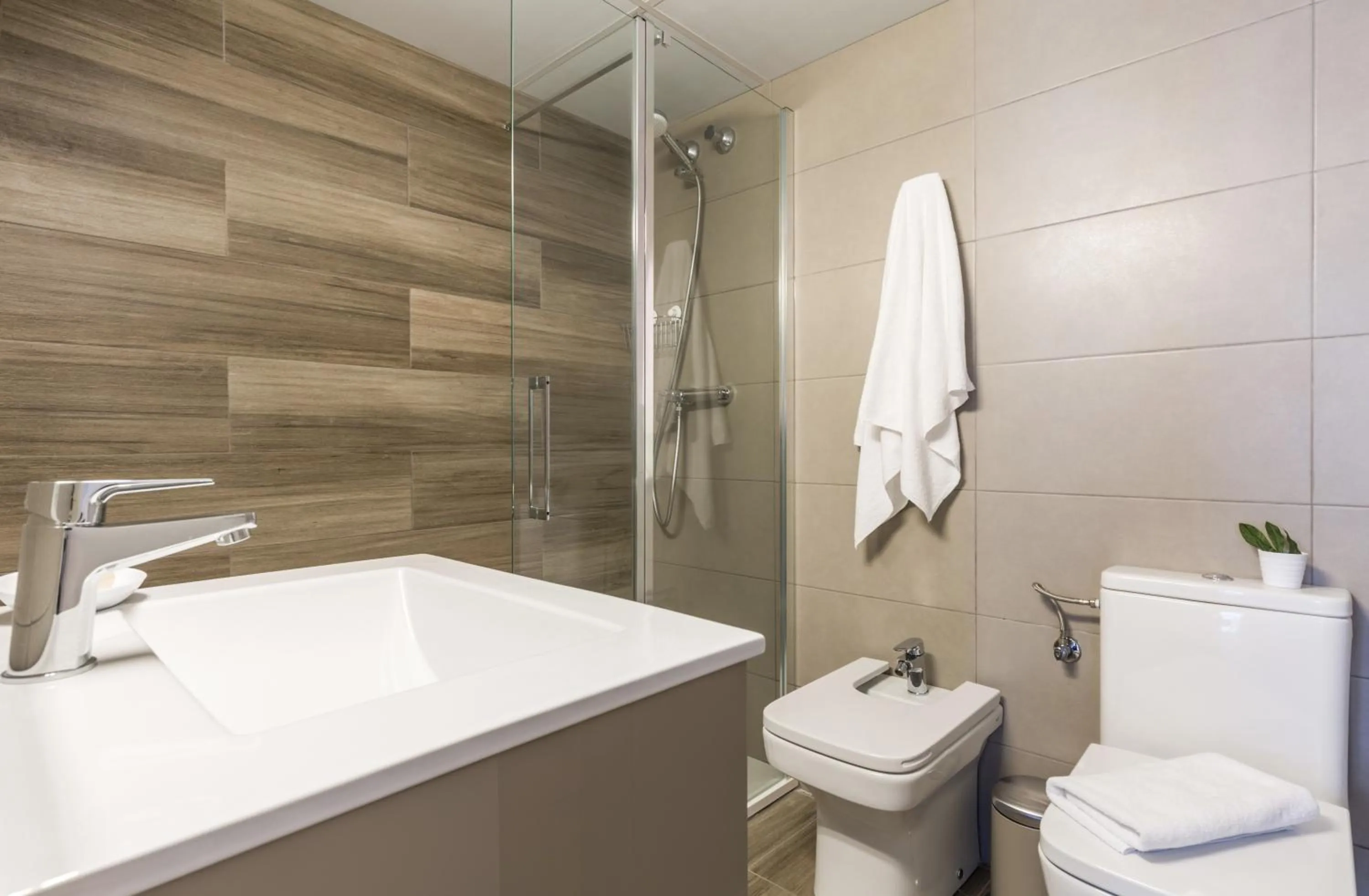 Shower in Flateli 430 BCN