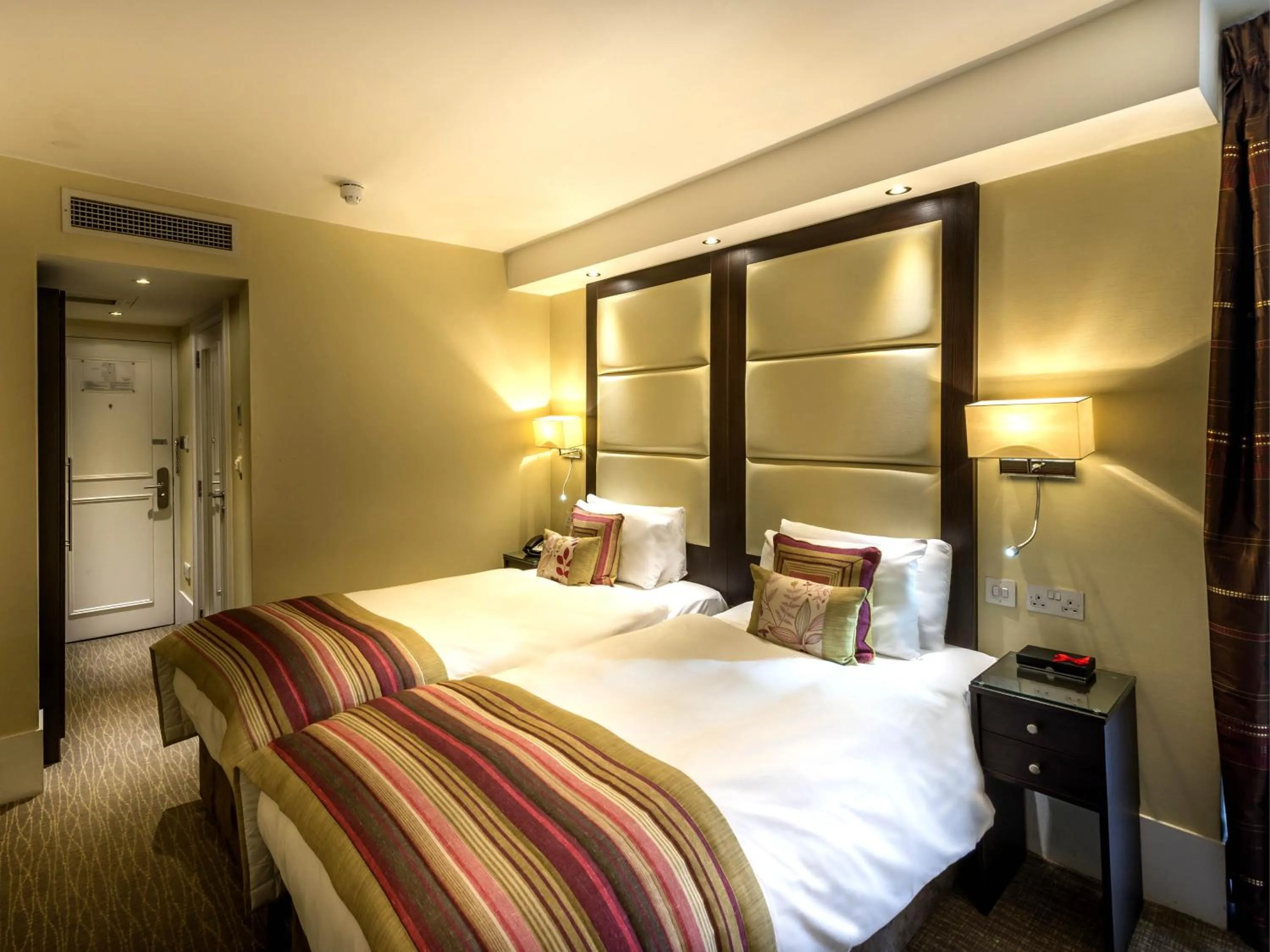 Bedroom, Bed in Grand Royale Hyde Park