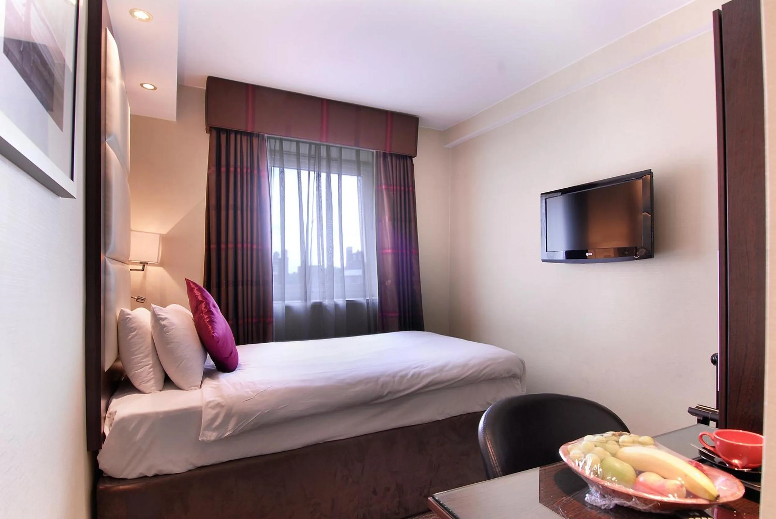 Bed in Grand Royale Hyde Park