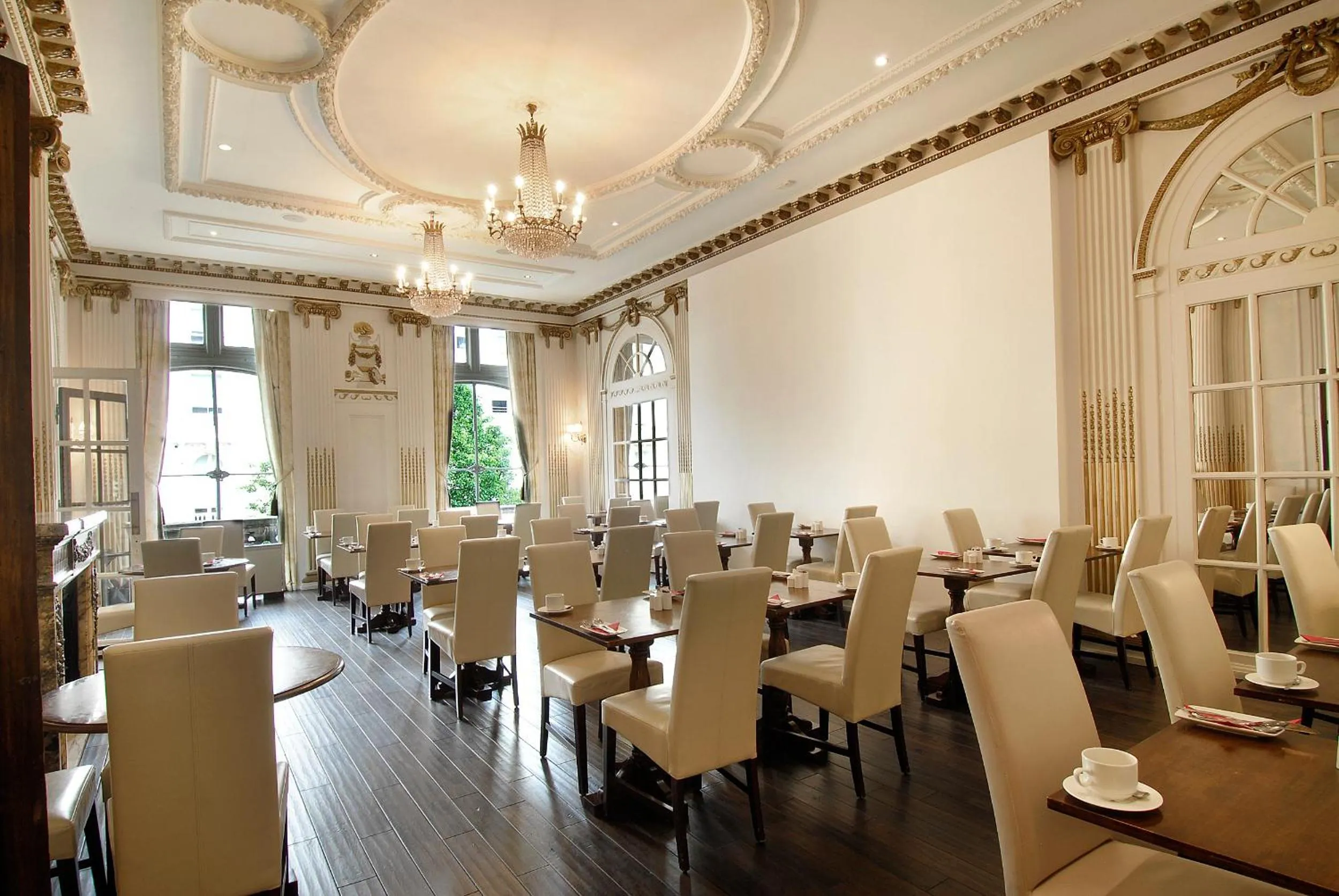 Restaurant/places to eat in Grand Royale Hyde Park