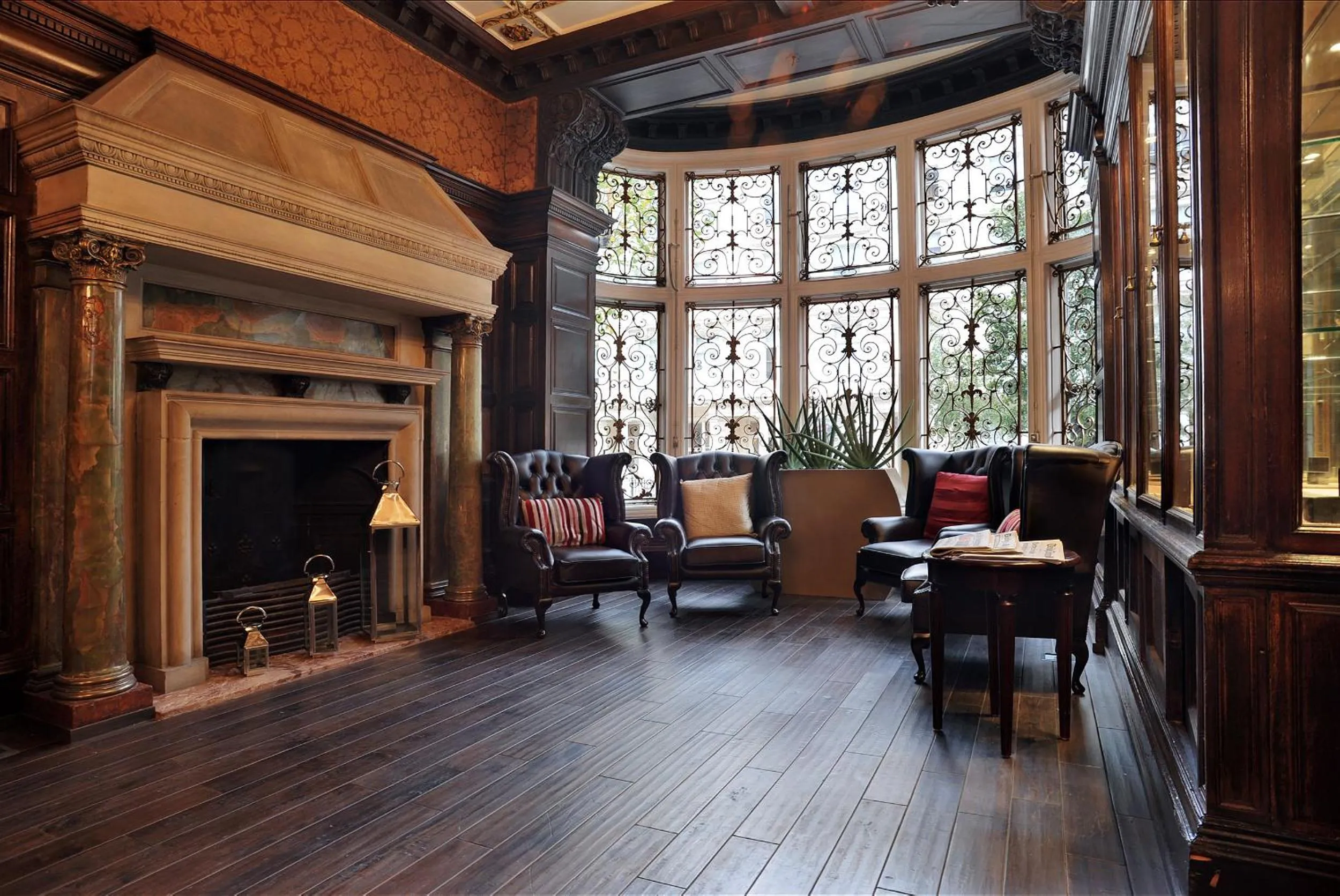 Lounge or bar in Grand Royale Hyde Park