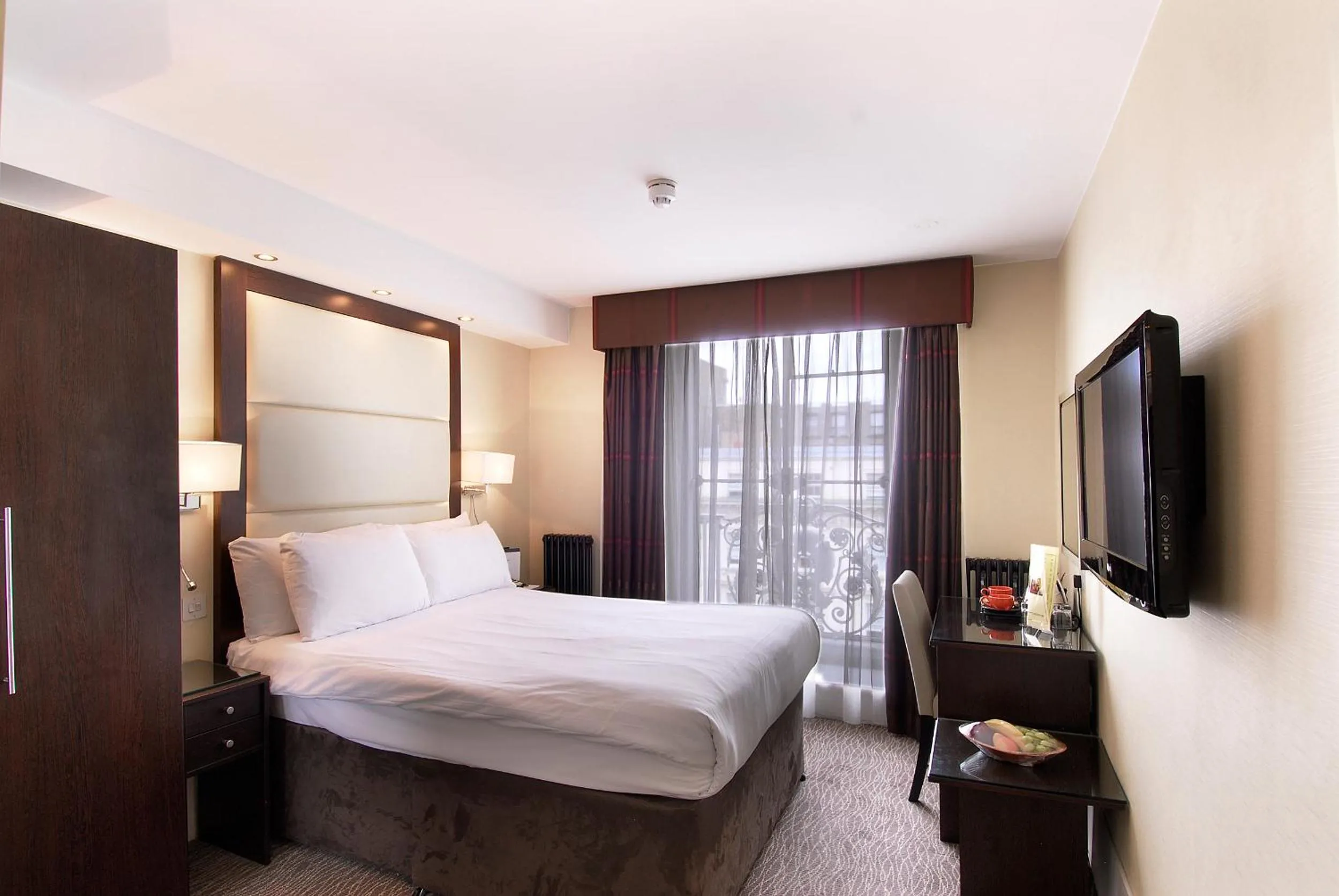 Bed in Grand Royale Hyde Park