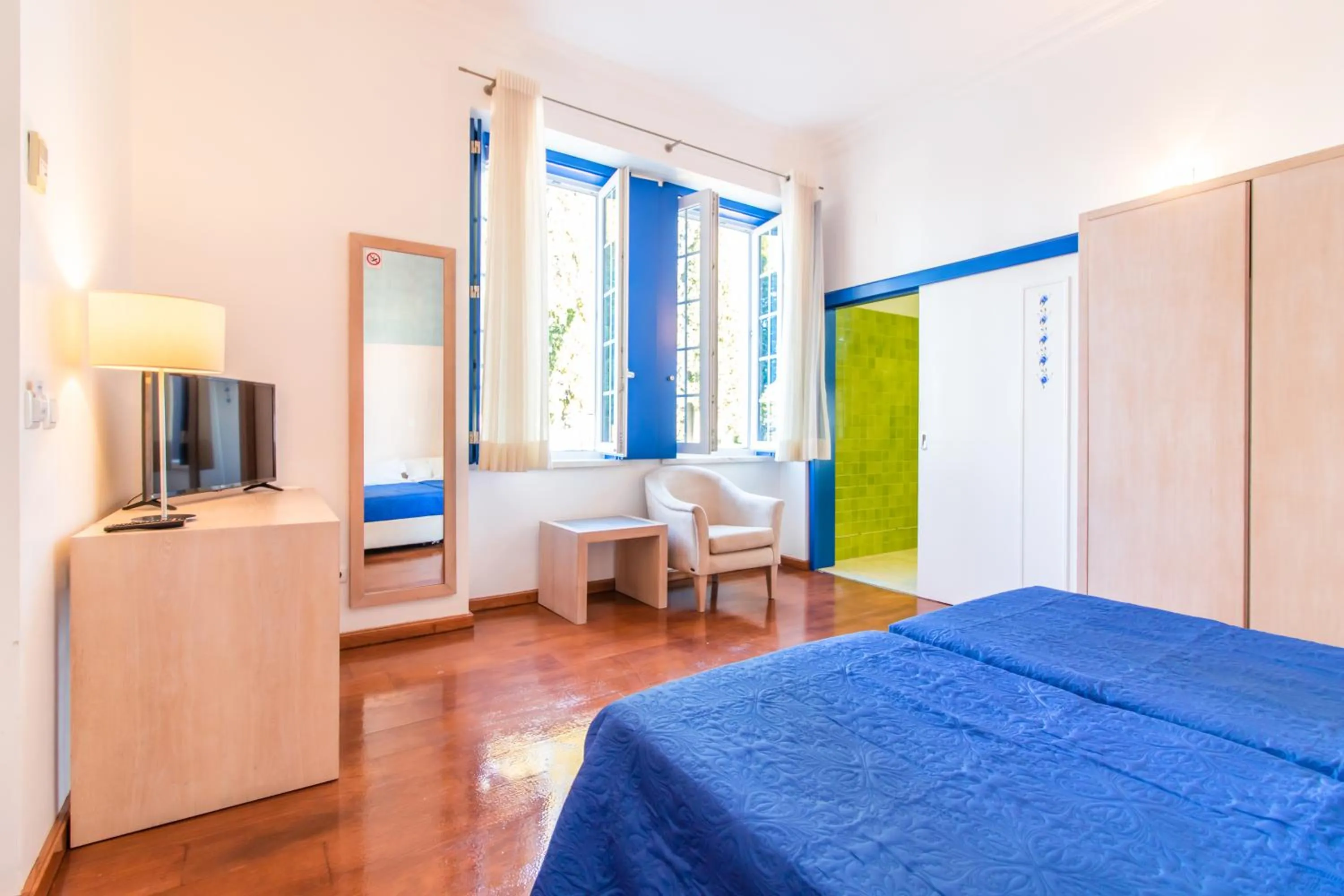 TV and multimedia, Bed in HOTEL LOUSAL Grandola