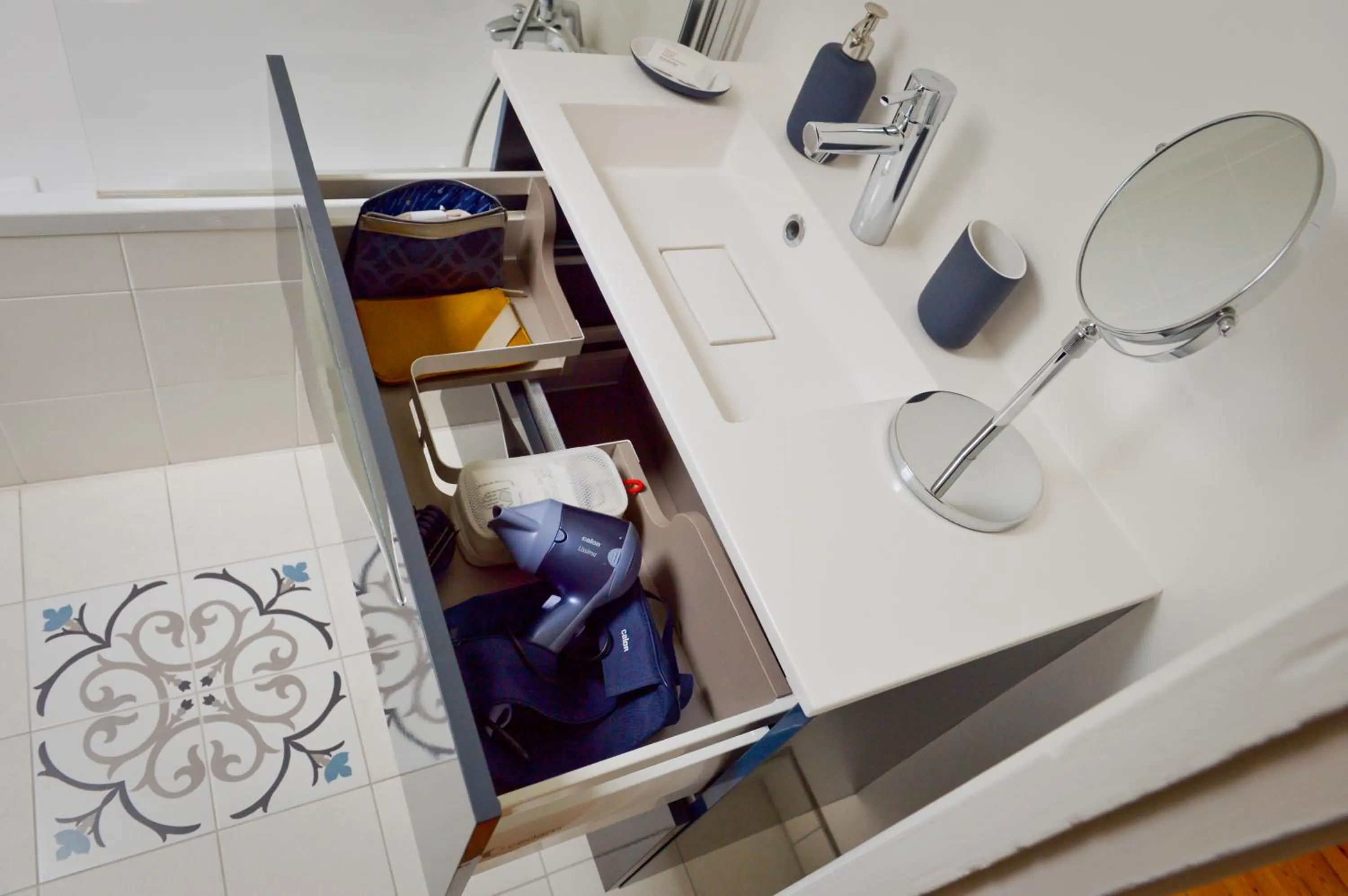 Bathroom in La Maison de Pierre et Valérie Ste Catherine Honfleur