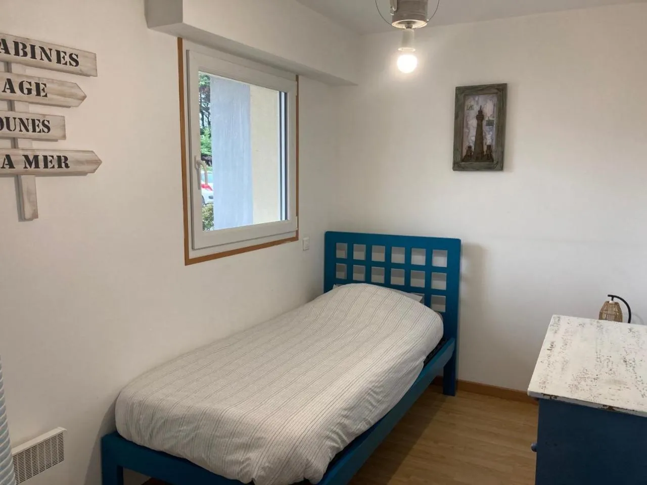Bedroom, Bed in La marine D'opale
