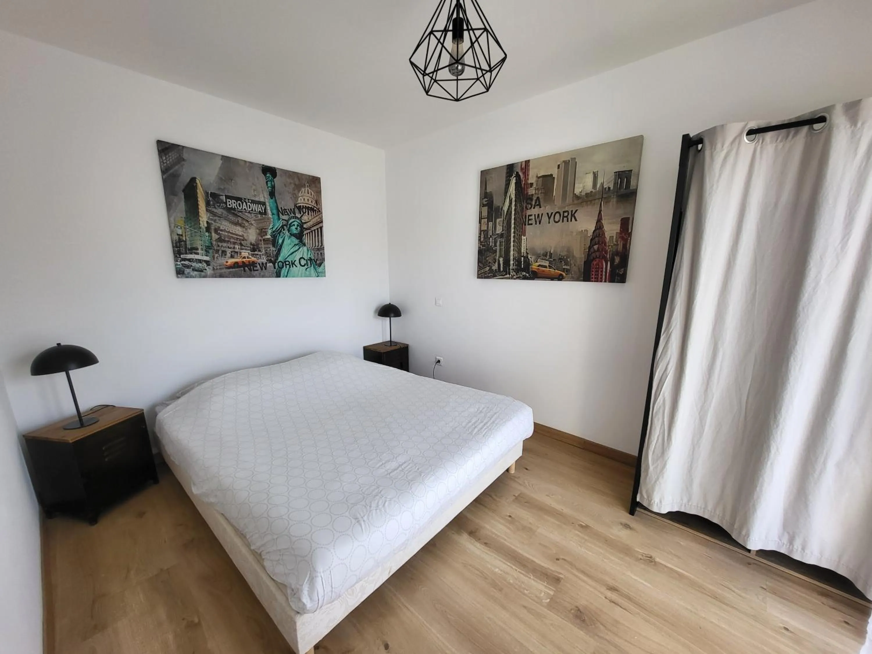 Bedroom, Bed in La marine D'opale