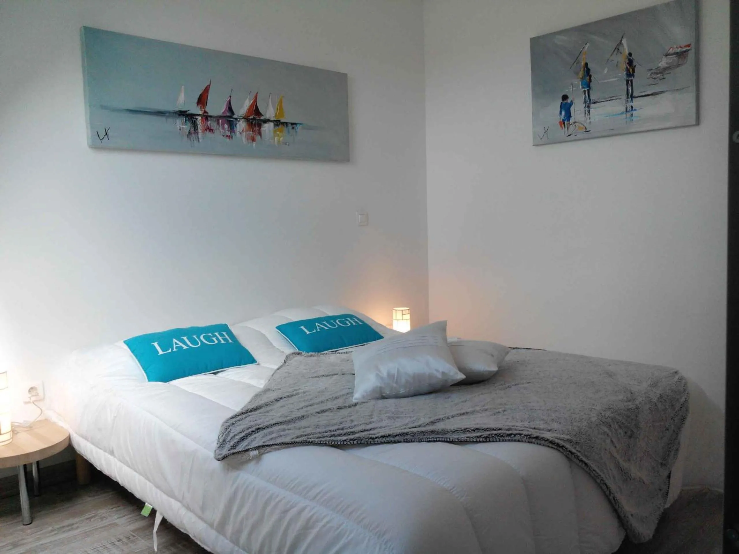 Bedroom, Bed in La marine D'opale