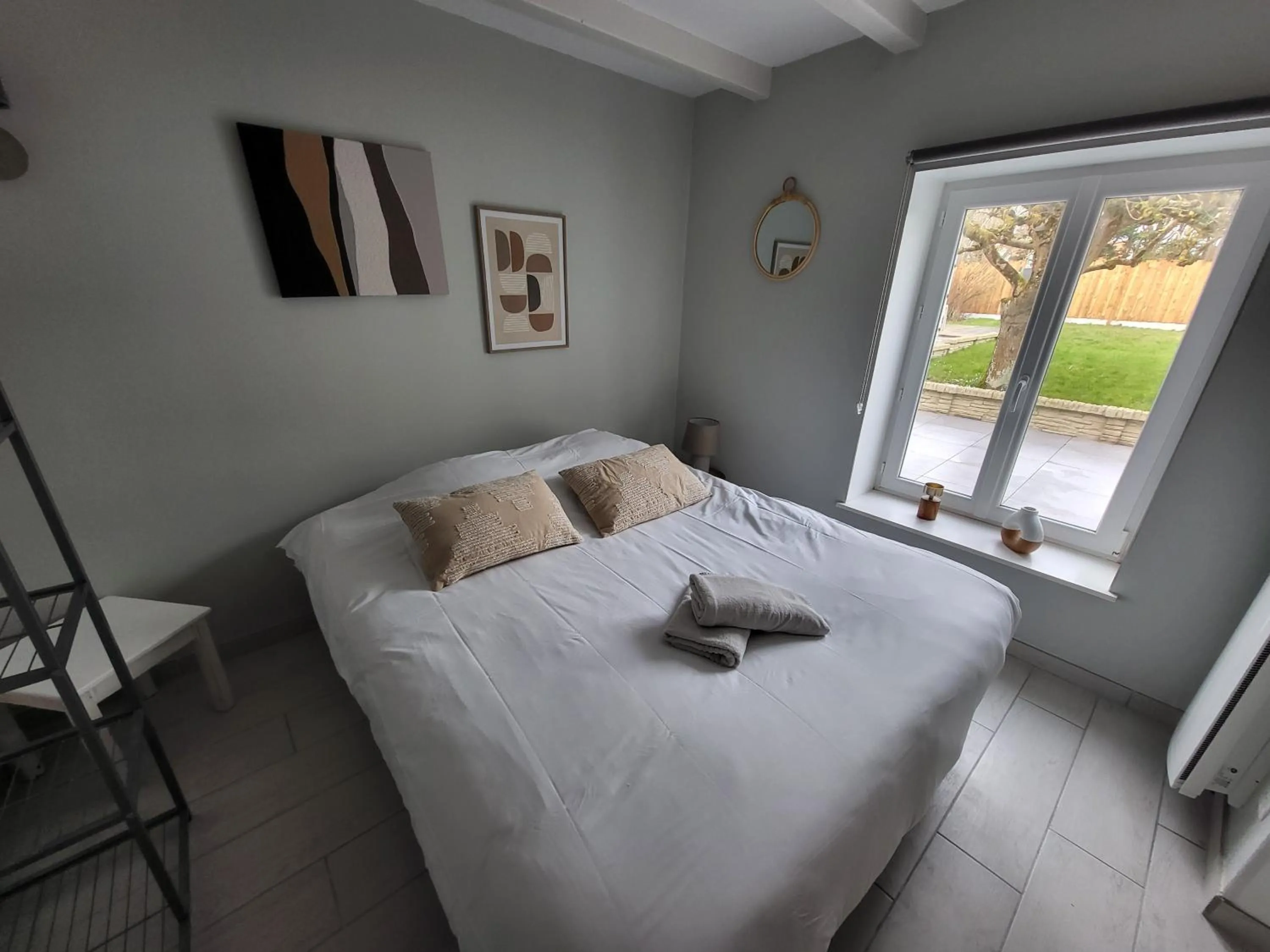 Bedroom, Bed in La marine D'opale