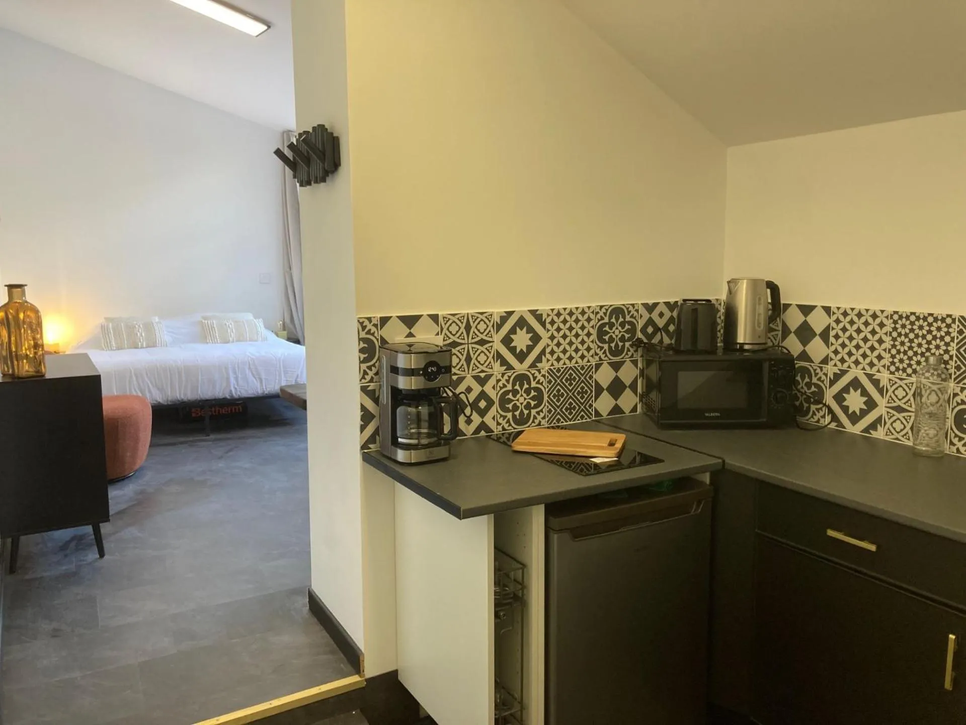 kitchen, Bed in La marine D'opale
