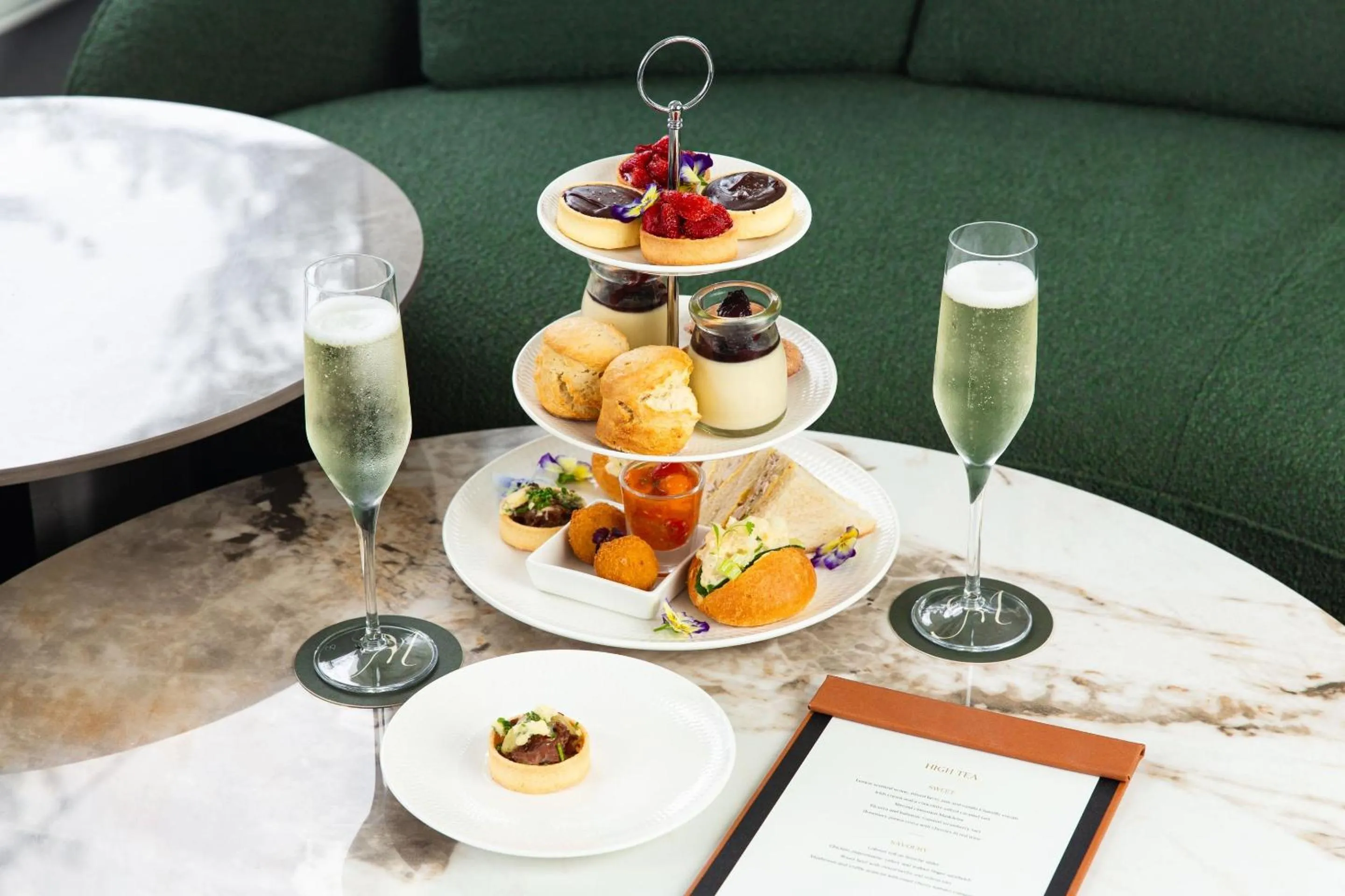 Restaurant/places to eat in Crowne Plaza Terrigal Pacific by IHG